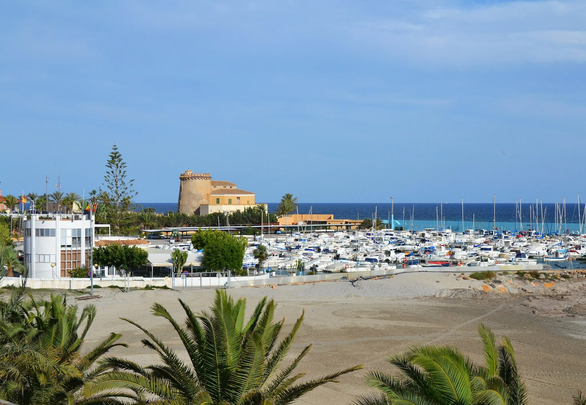 Photo showing: Platja, torre i port, el Pilar de la Foradada.