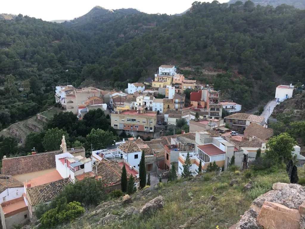 Photo showing: Foto del pueblo de Segart desde una de sus montañas.
