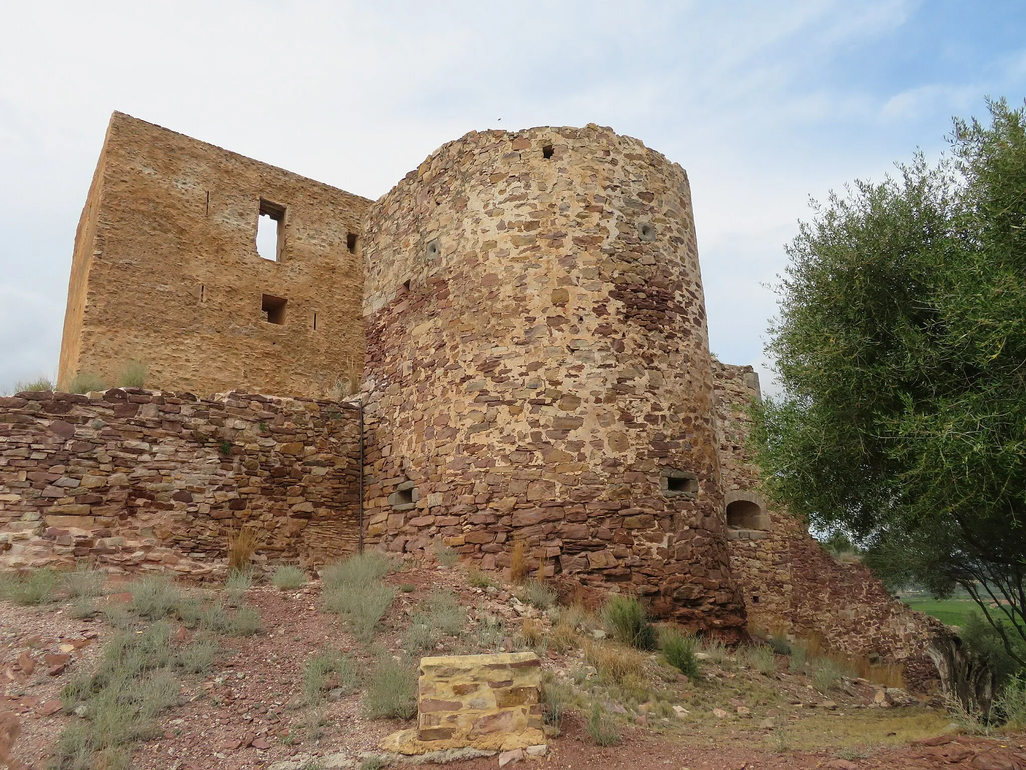 Photo showing: Castillo de Torres Torres. El castillo de Torres Torres en la provincia de Valencia, (España), es un castillo de origen musulmán que fue modificado durante las guerras carlistas.