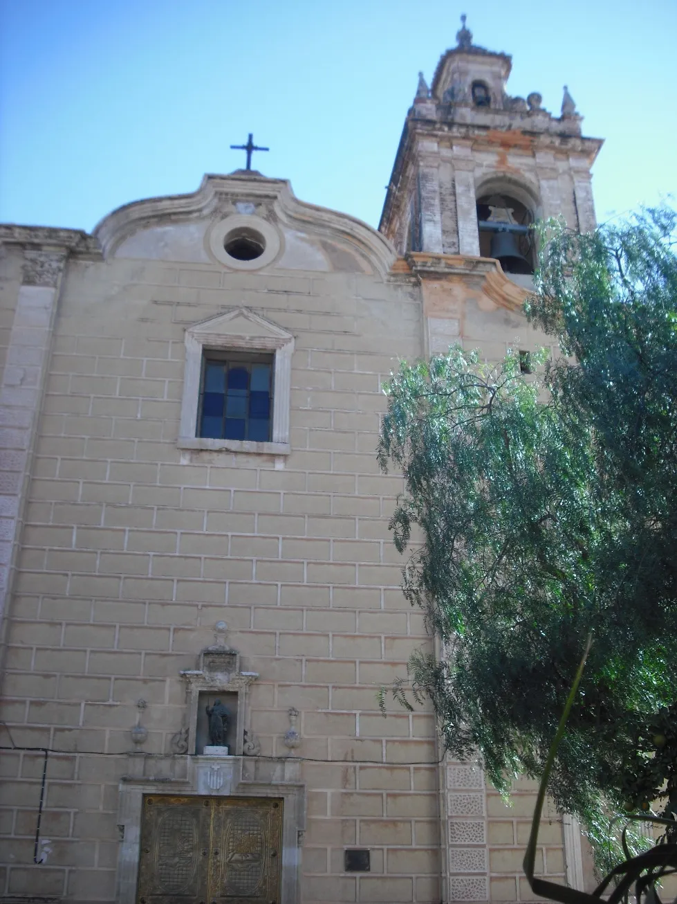 Photo showing: Fachada de la Iglesia de los Santos Juanes de Faura.