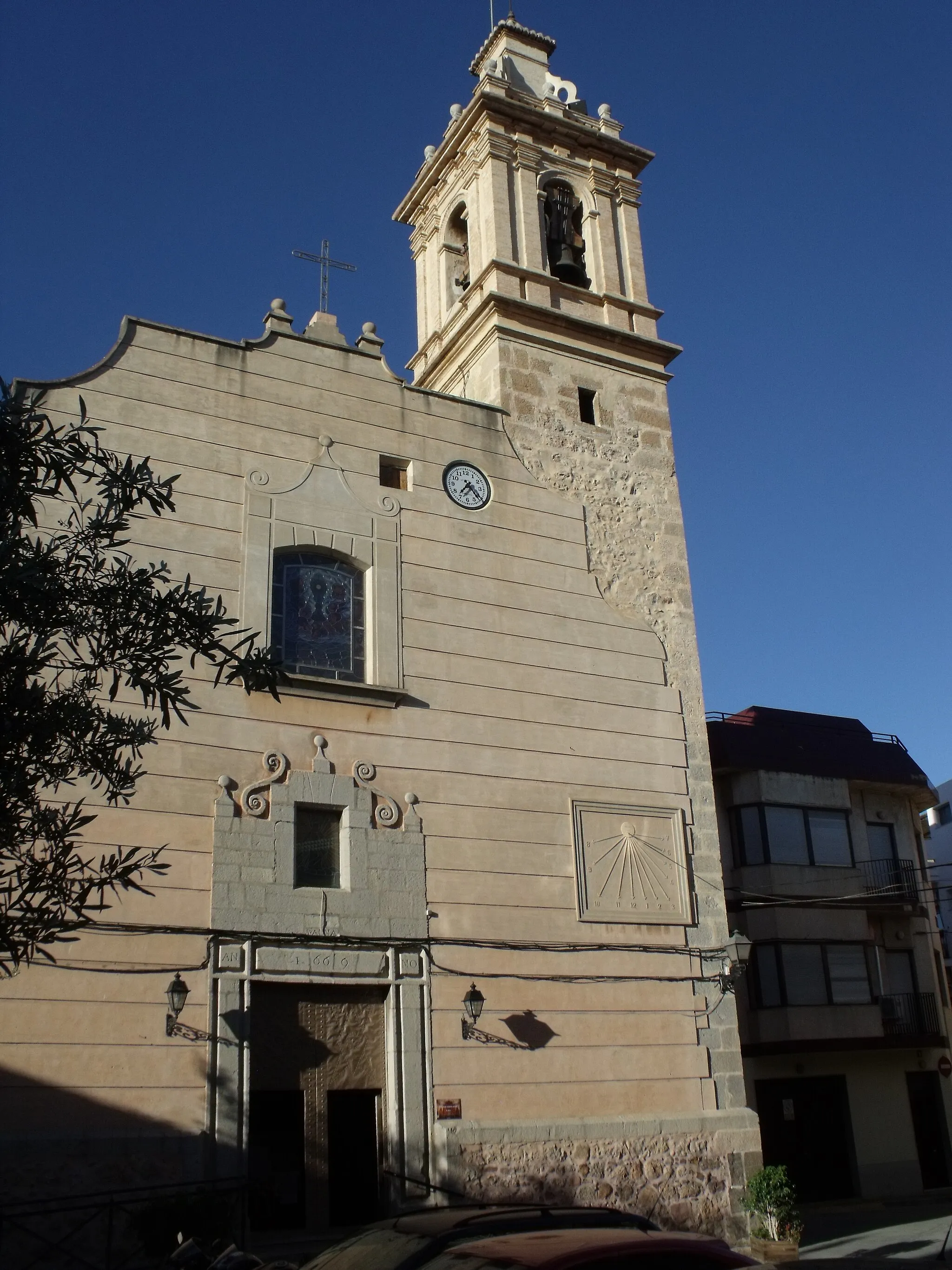 Photo showing: Façana principal de l'església de Santa Anna