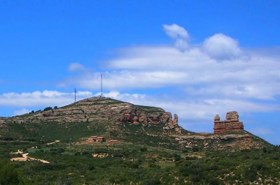 Photo showing: NE end of Sierra Carrascosa with the "El Soldado Romano" rock formation