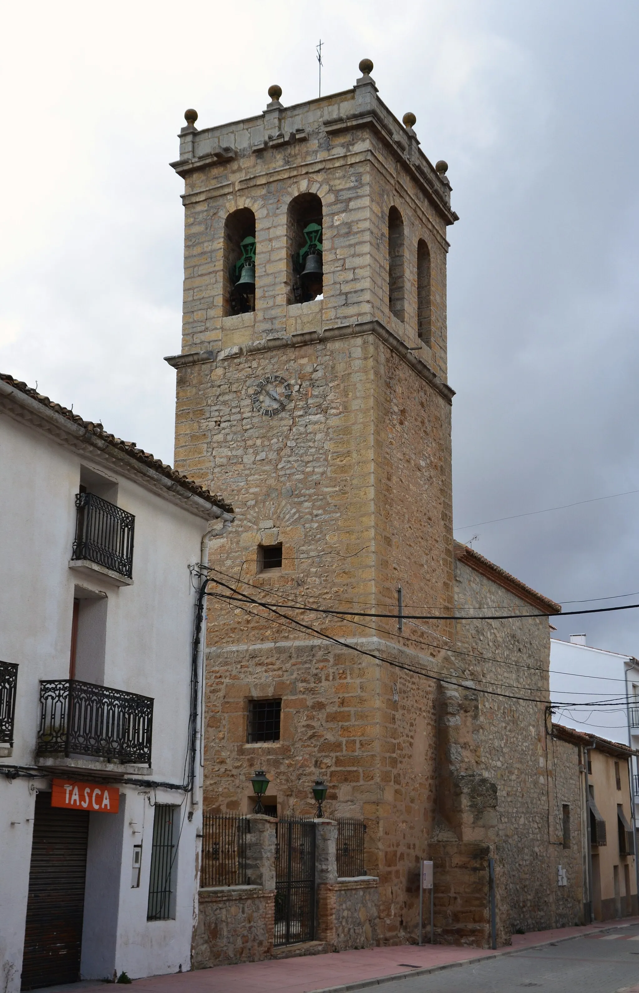 Photo showing: Campanar de l'església de sant Pere de Barraques.