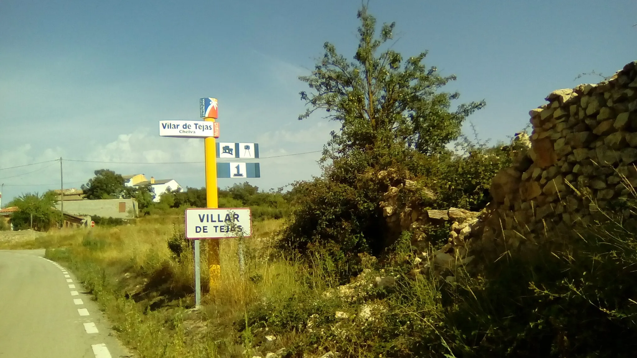 Photo showing: Entrada a Villar de Tejas