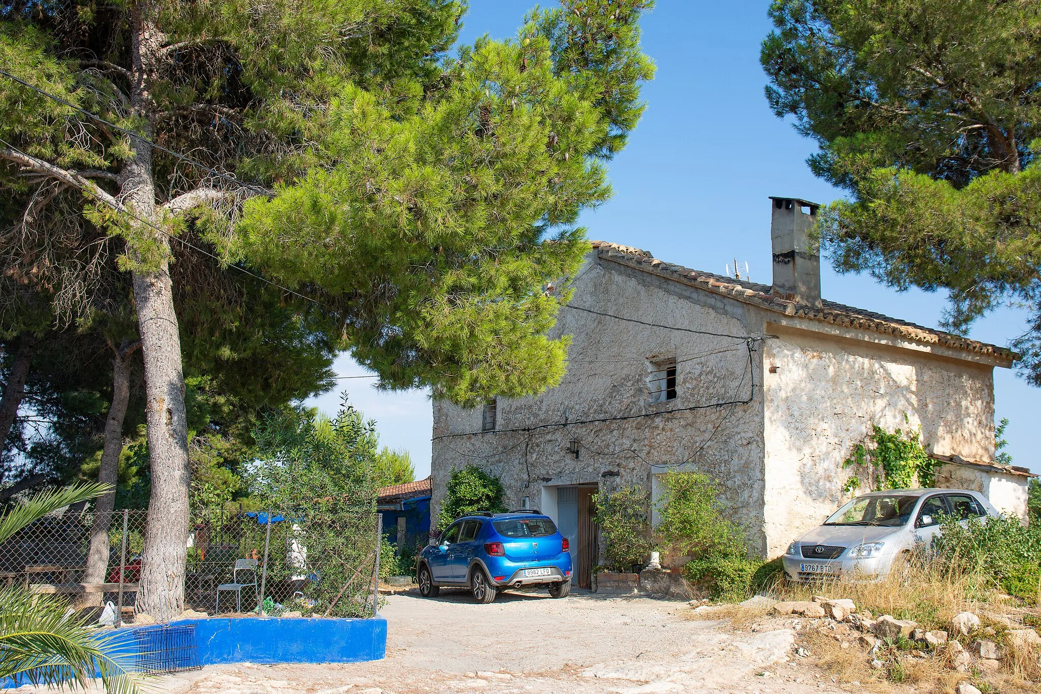 Photo showing: Houses in Bodegas de Vanacloig.