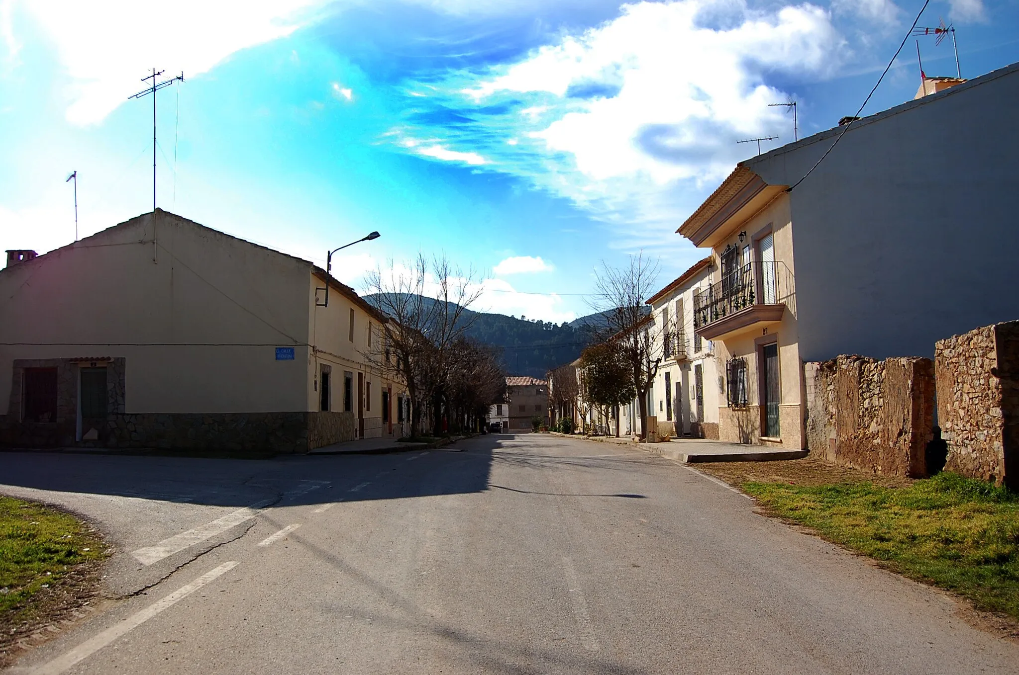 Photo showing: entrada a la aldea