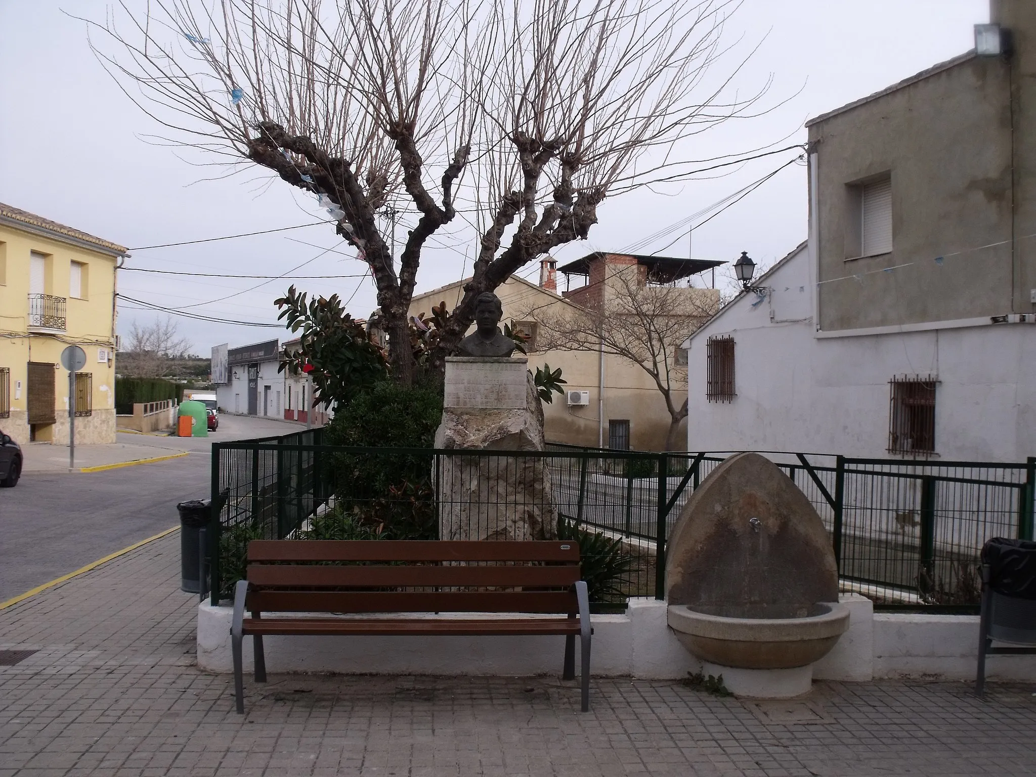 Photo showing: Monumento conmemorativo de un vecino del pueblo