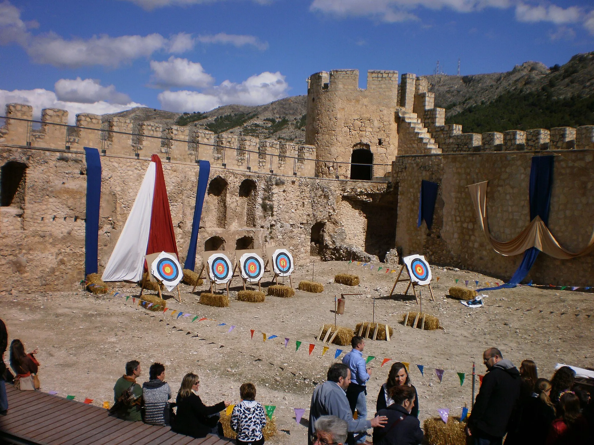 Photo showing: Archery display in the Atalaya Castle, Villena