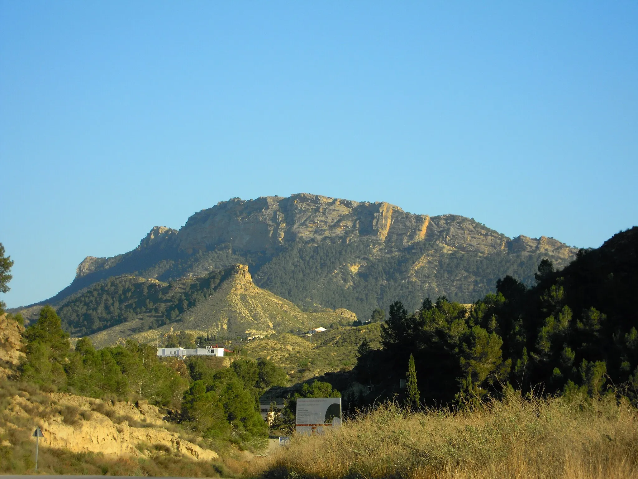 Photo showing: Columbares (646 m), highest mountain in Puerto del Garruchal, Murcia