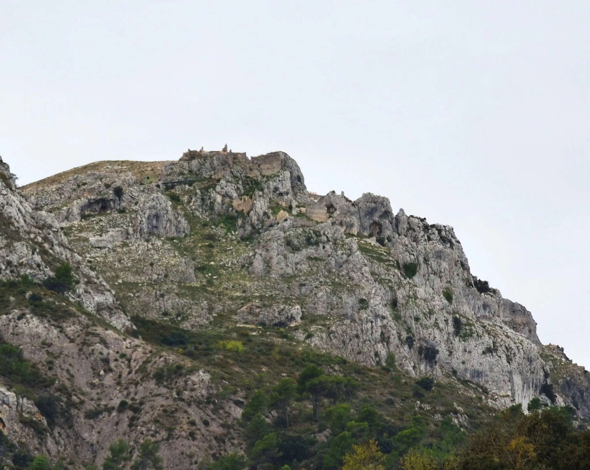Photo showing: Castell d'Alcalà o de Benissili (la Vall de Gallinera).