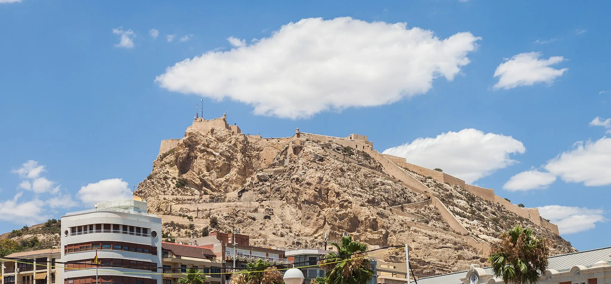 Photo showing: Castle of Santa Barbara, Alicante, Spain