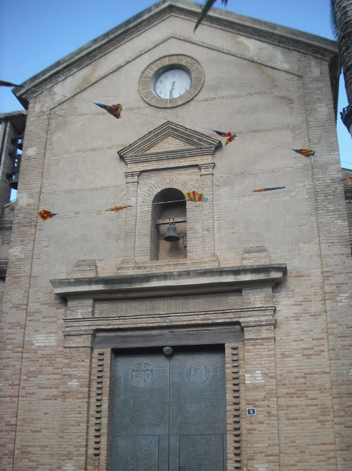 Photo showing: Portada de l'església de Llocnou de la Corona.