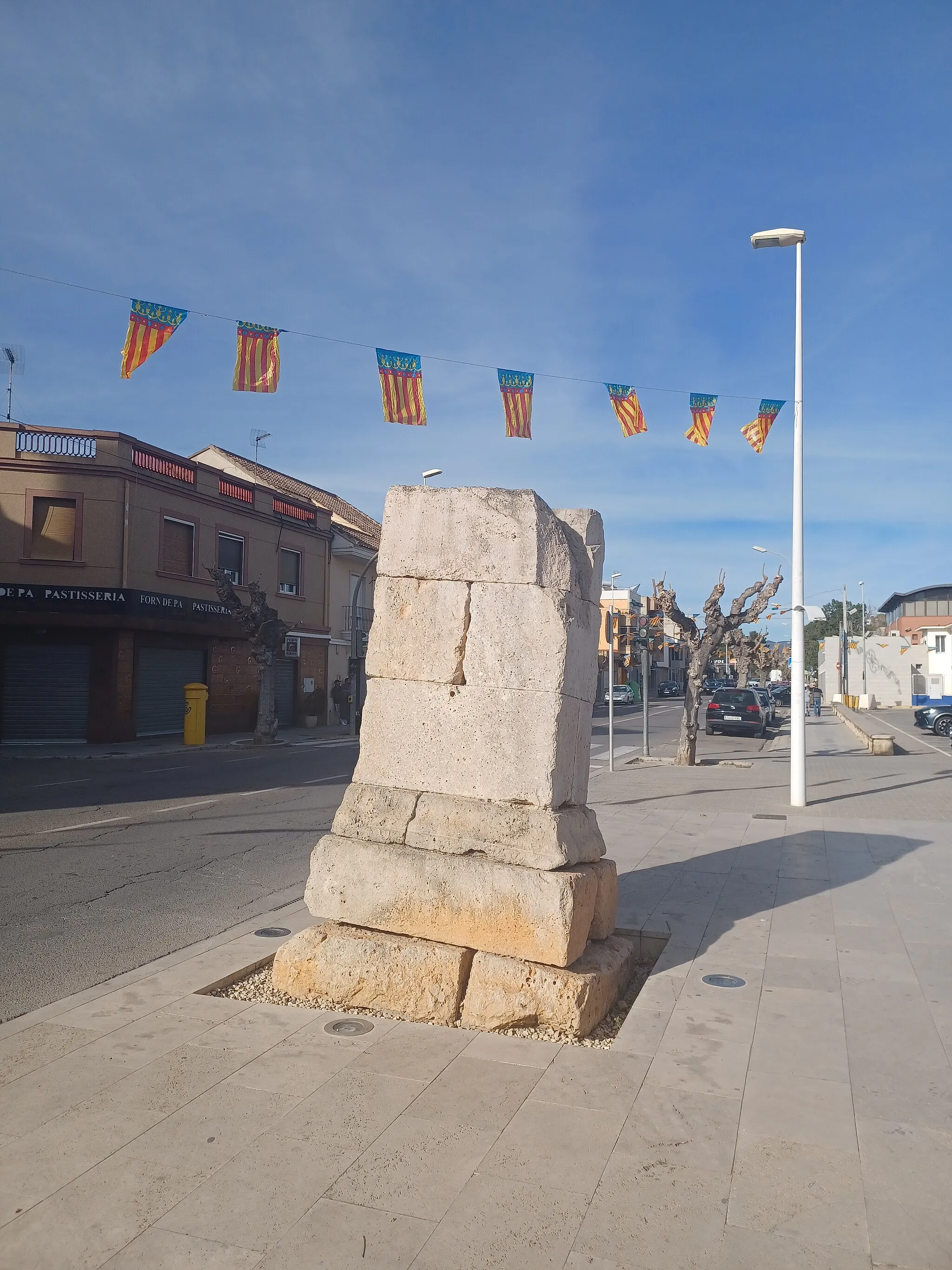 Photo showing: Molló del Plá de L'Arc, Llíria, remains of a 1st-century AD Roman arch. Llíria, Valencia, Spain.