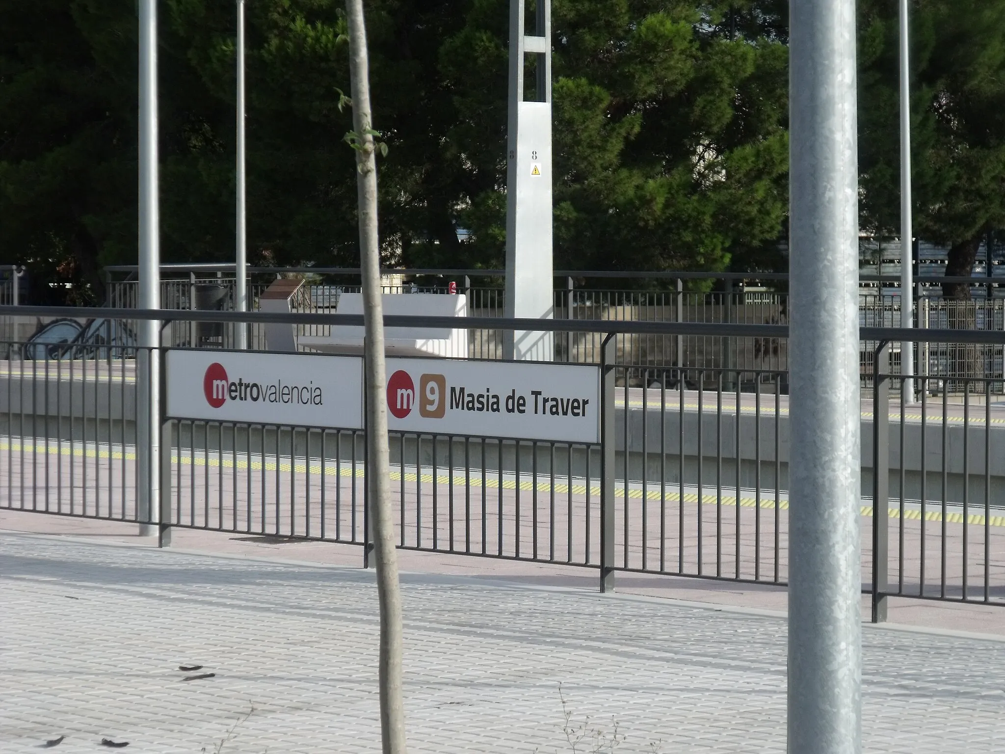 Photo showing: Estación de metro en superficie en término Ribarroja