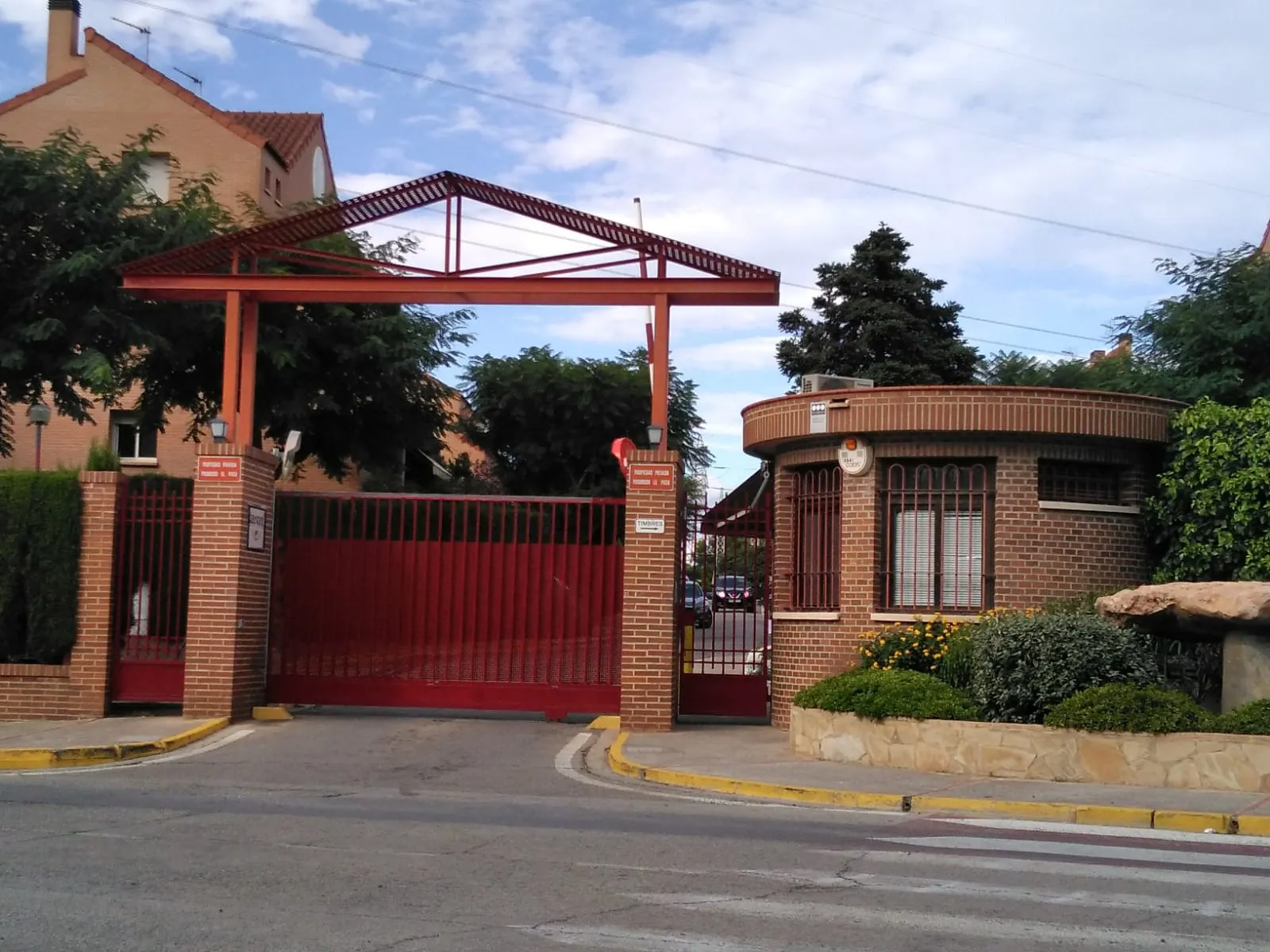 Photo showing: Foto del portal d'entrada al Sector C de Mas Camarena, Bétera