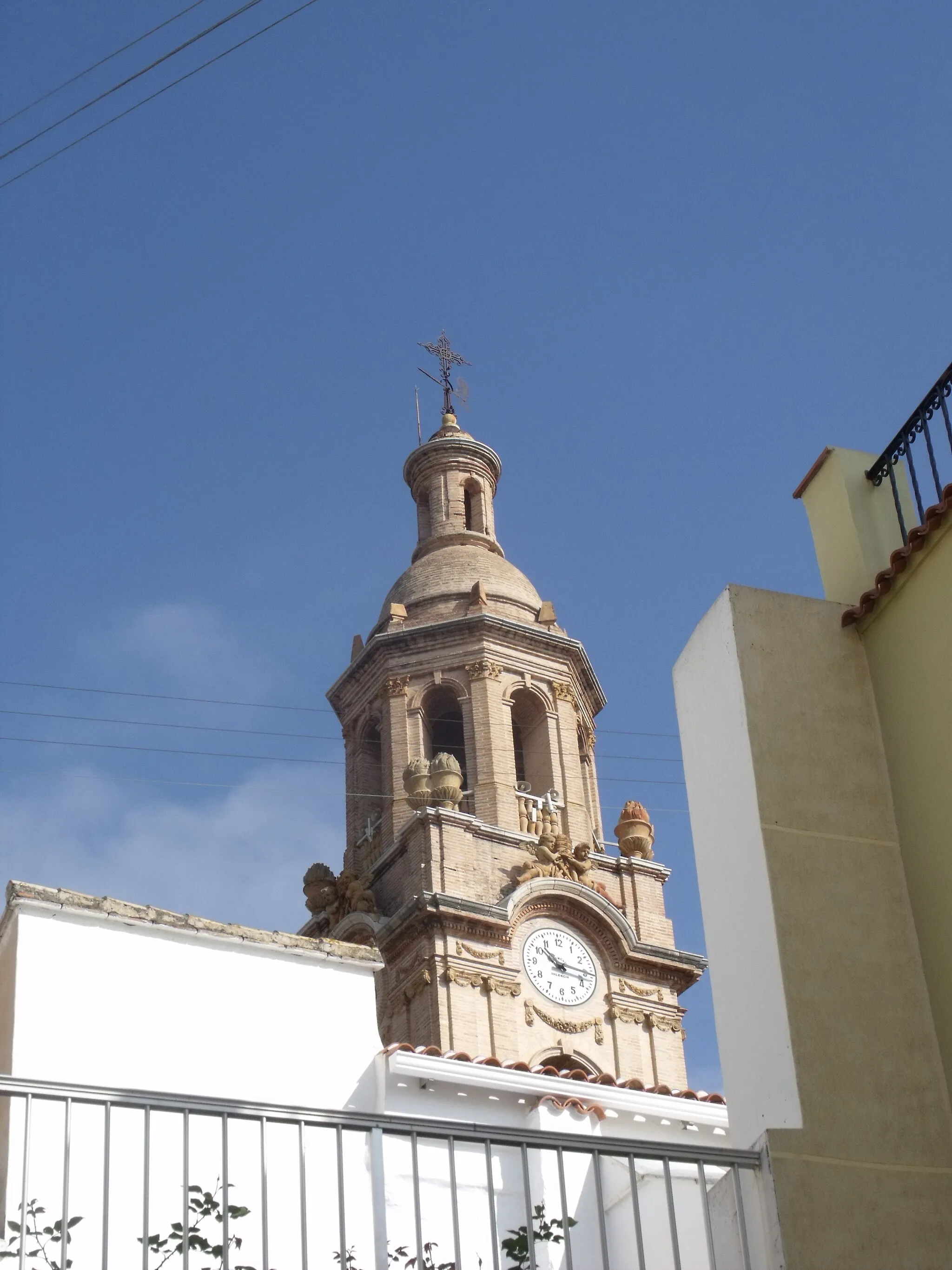 Photo showing: Exterior de la iglesia.