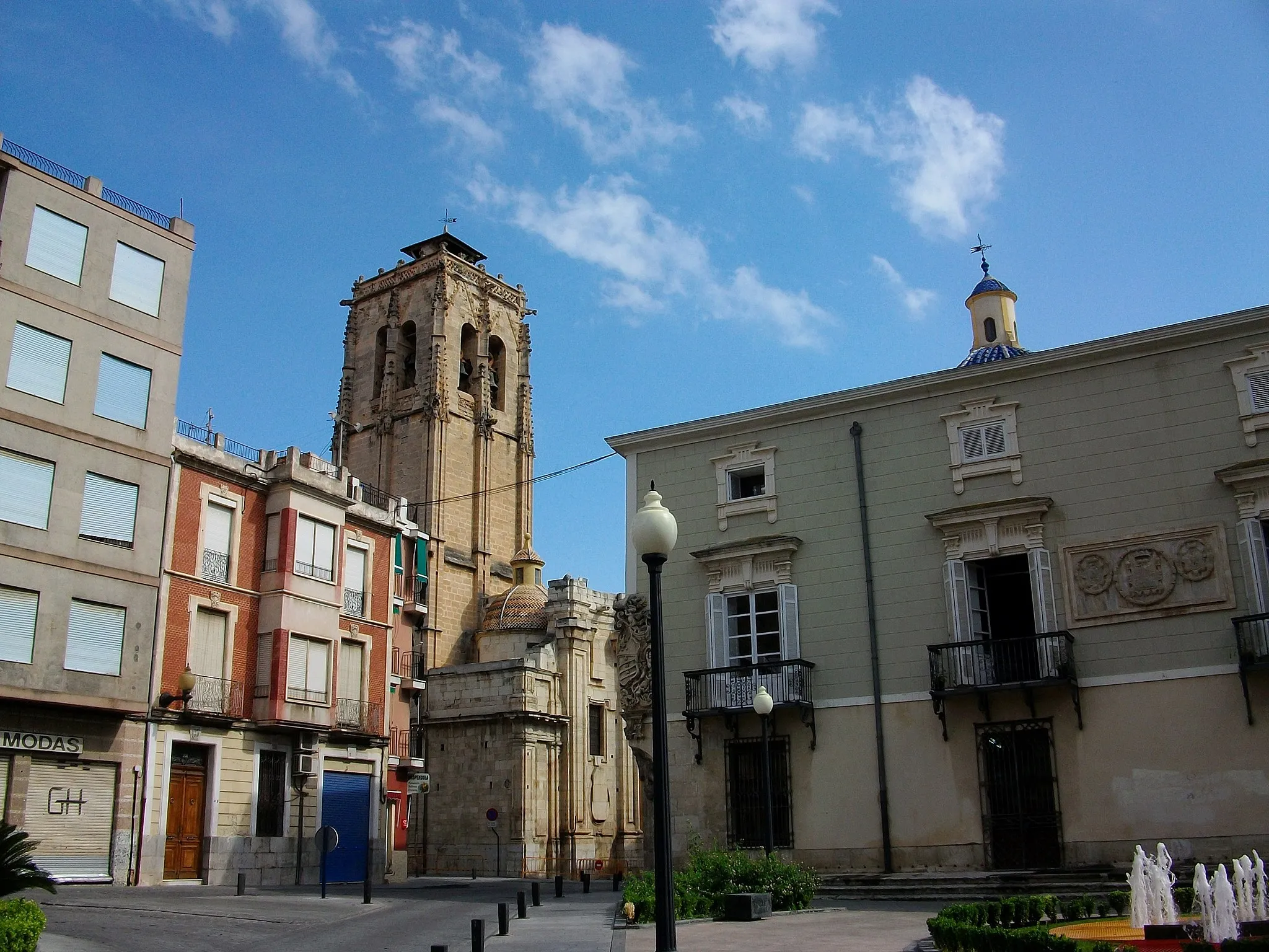 Photo showing: Ajuntament i església de les santes Justa i Rufina (Oriola).