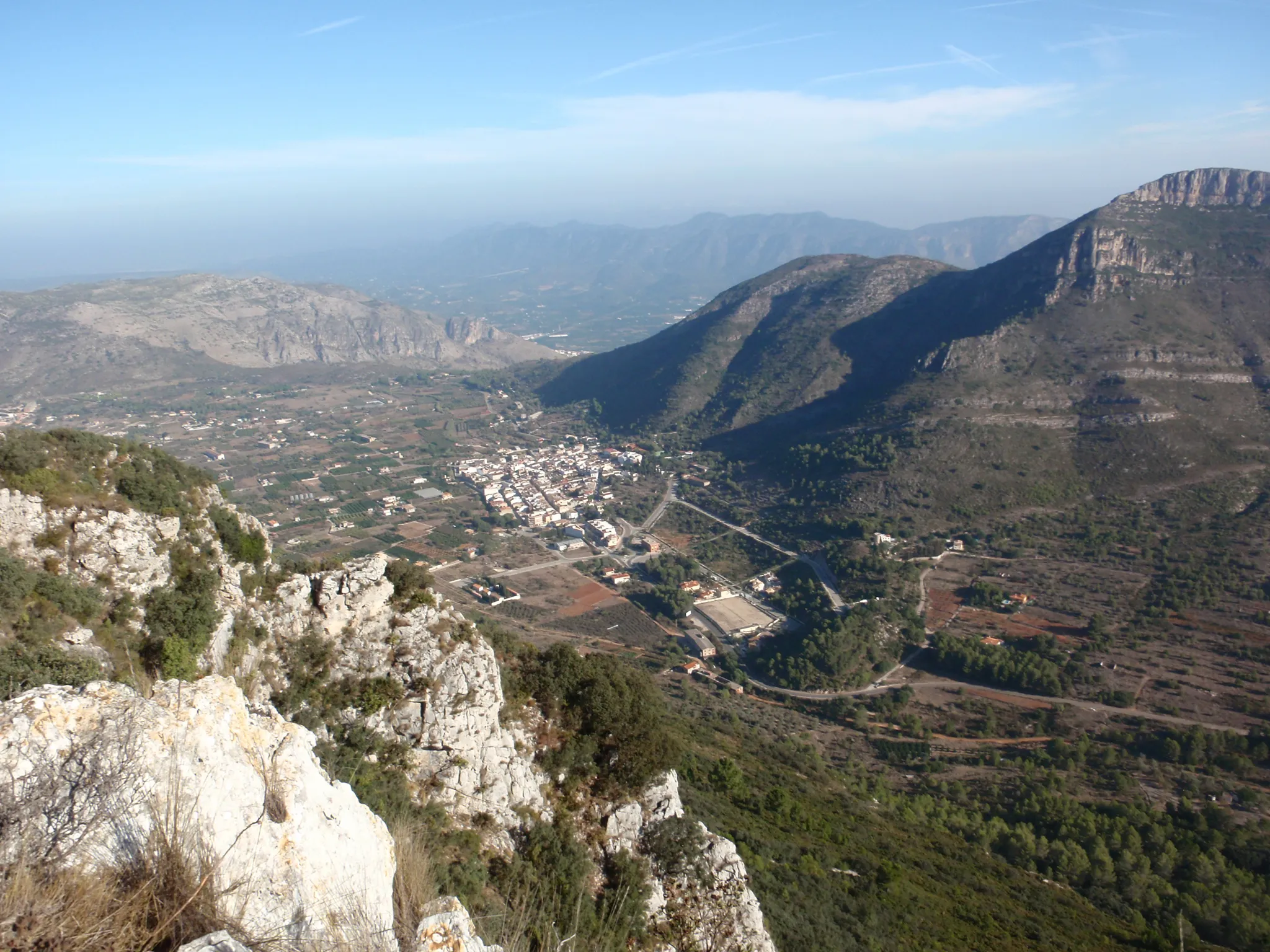 Photo showing: Barx des del cim de l'Aldaia, a la serra del Buixcarró