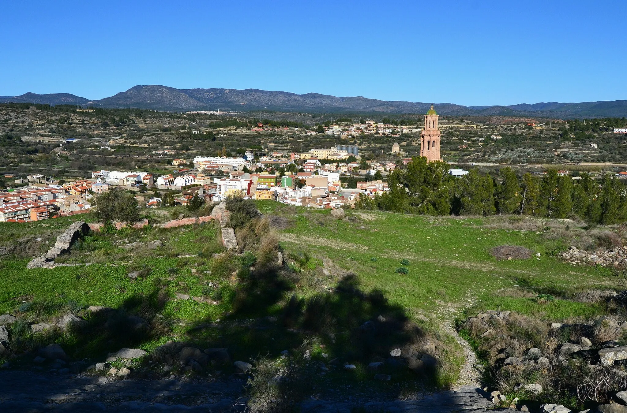 Photo showing: Castell i Xèrica a fons.