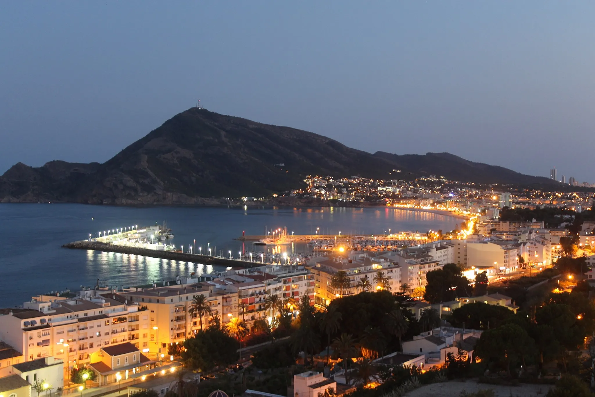 Photo showing: Altea's coastline, in Alicante, Spain