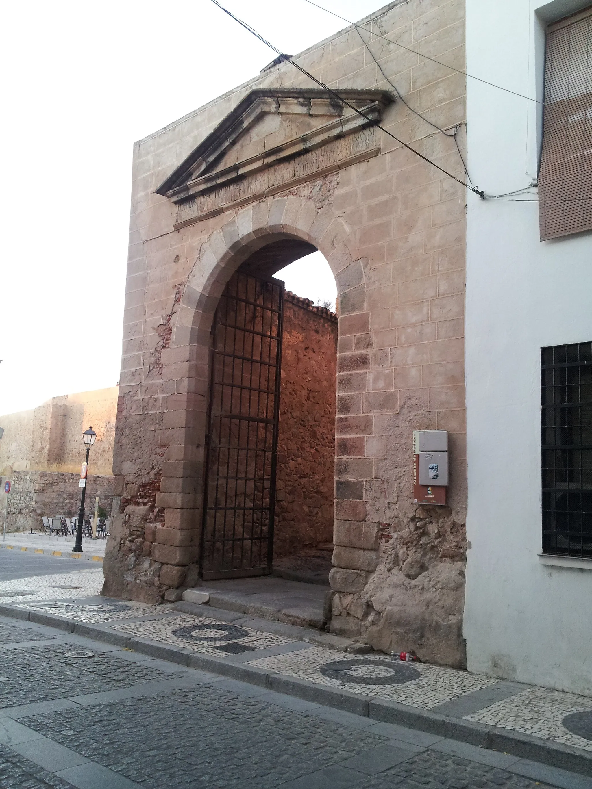 Photo showing: Acceso a la Alcazaba de Badajoz