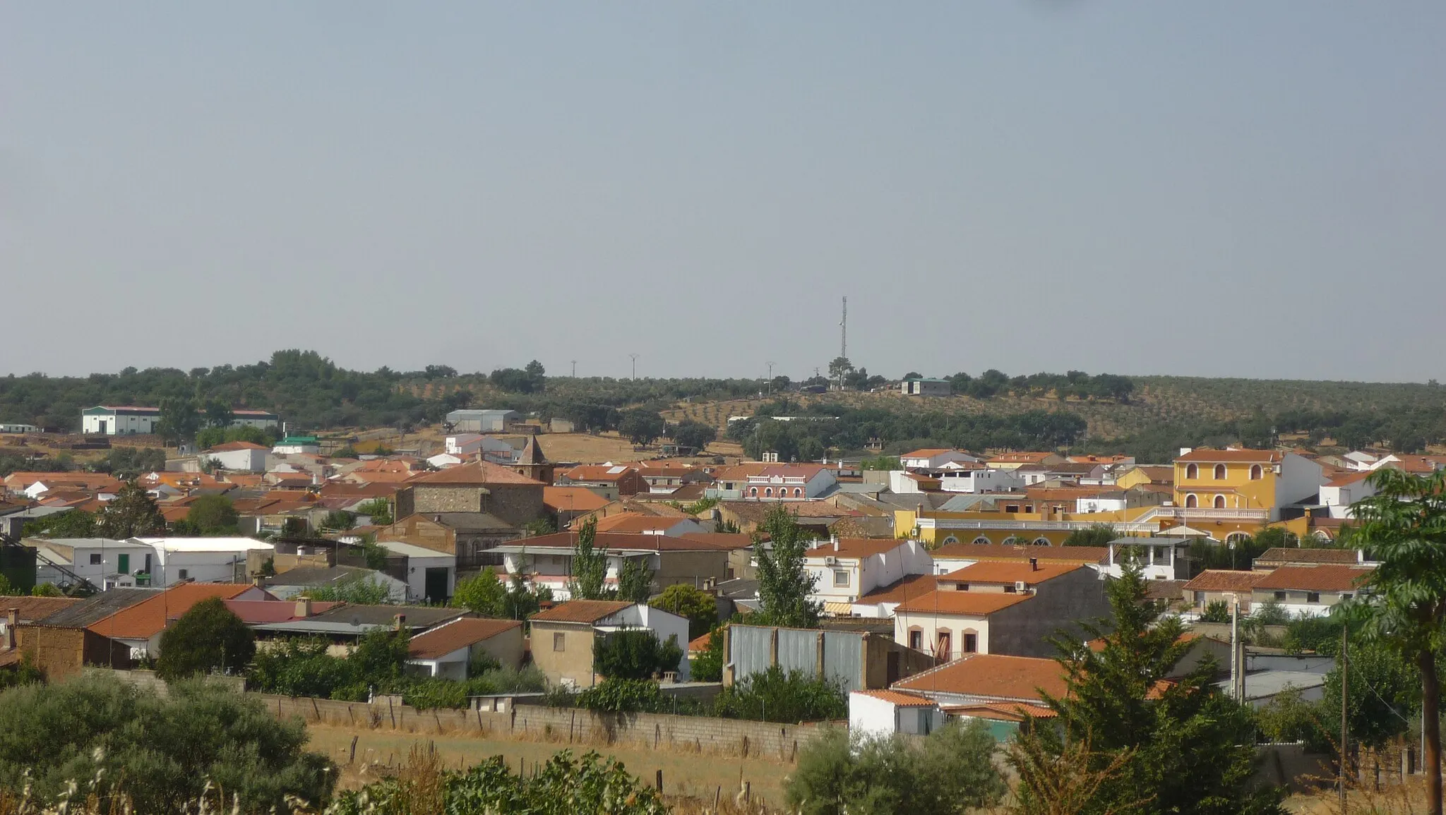 Photo showing: Vista de la localidad desde la presa Horno Tejero