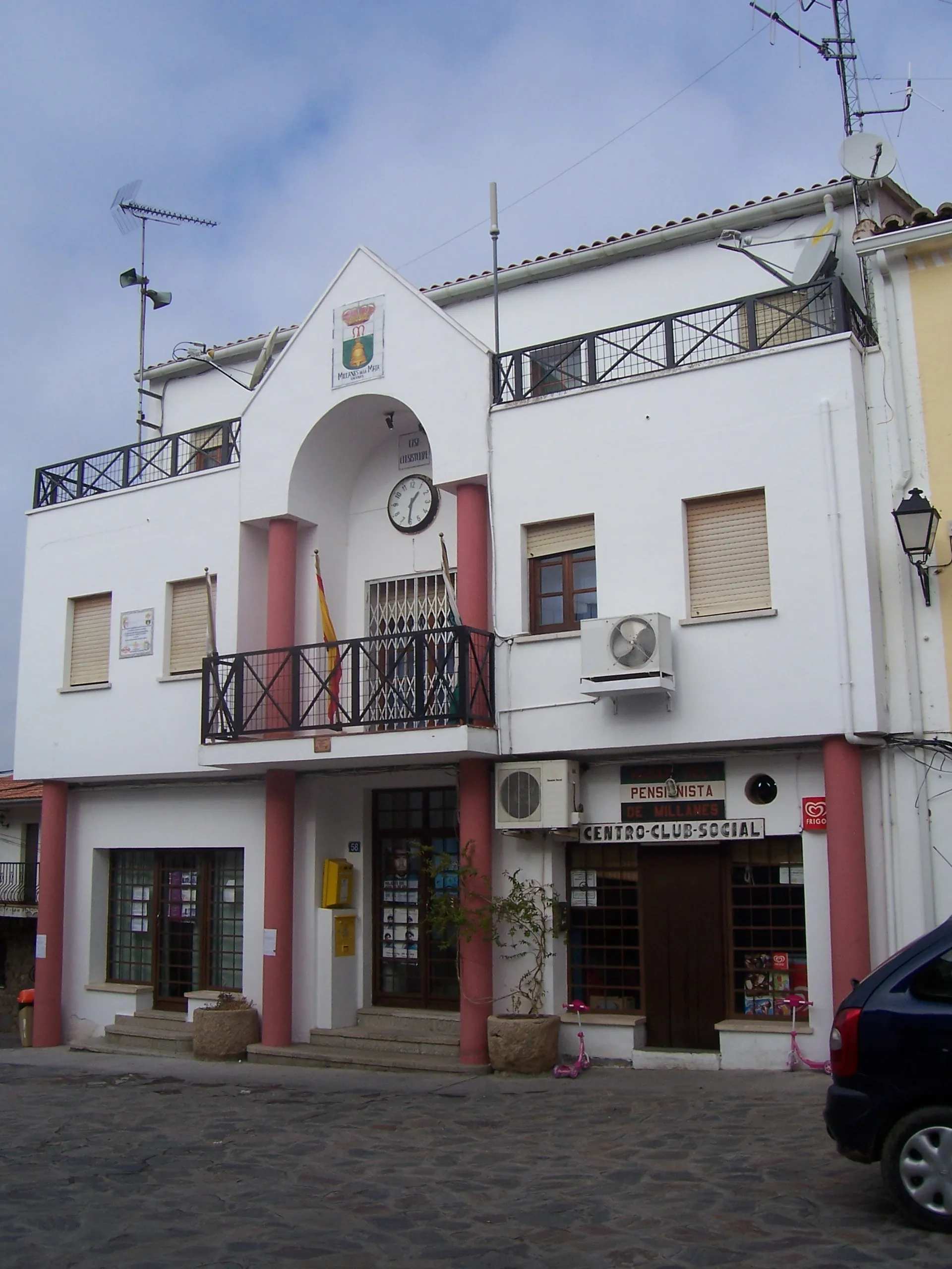 Photo showing: Casa consistorial de Millanes, provincia de Cáceres, España.