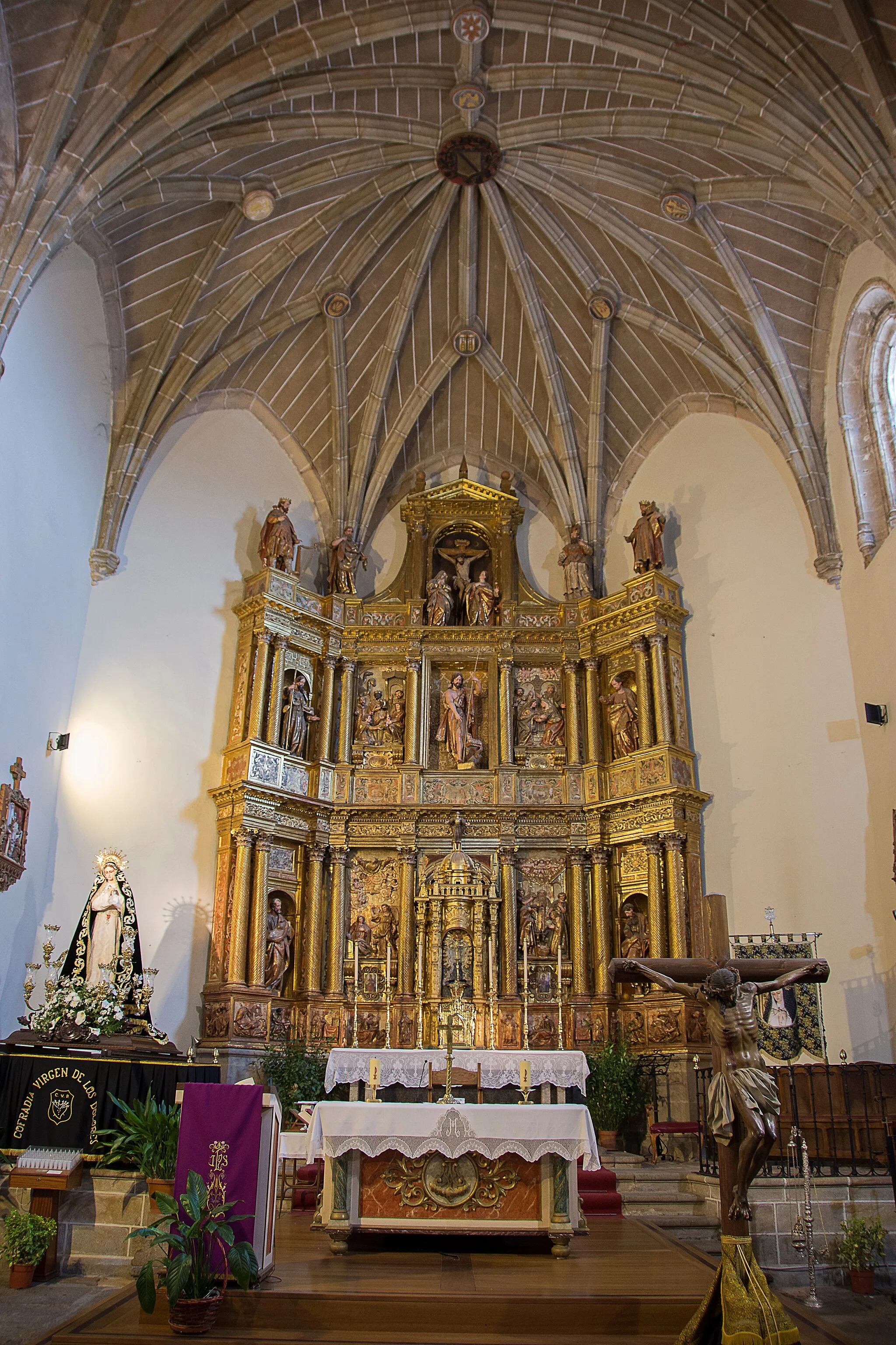 Photo showing: Interior de la iglesia de San Juan Bautista de Malpartida de Plasencia. (Provincia de Cáceres, España)