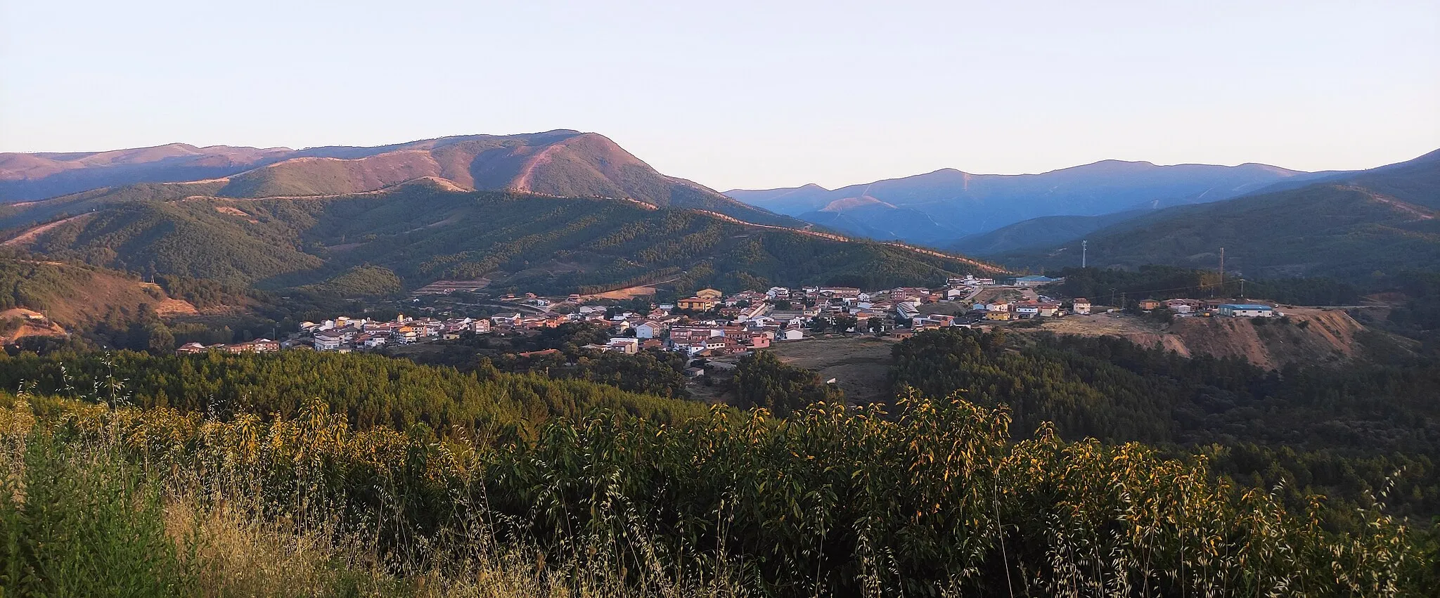 Photo showing: Vista general de Pinofranqueado (provincia de Cáceres, España) desde los alrededores de Pedro-Muñoz.