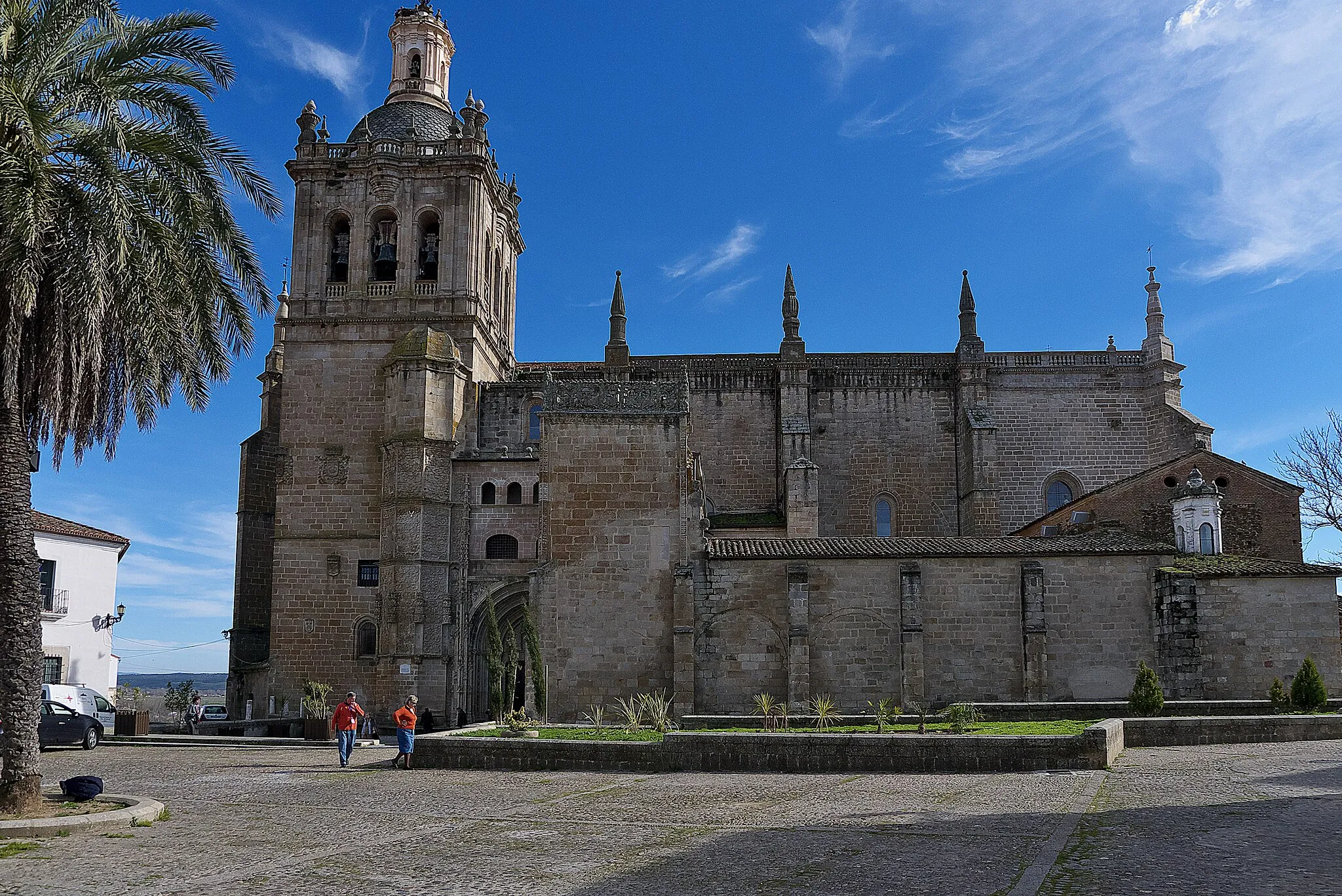 Photo showing: Catedral de Santa María de la Asunción. El maestro cántabro Martín de Solórzano presenta las primera trazas de la nueva catedral (1496), que desarrollaría Bartolomé de Pelayos (1502).