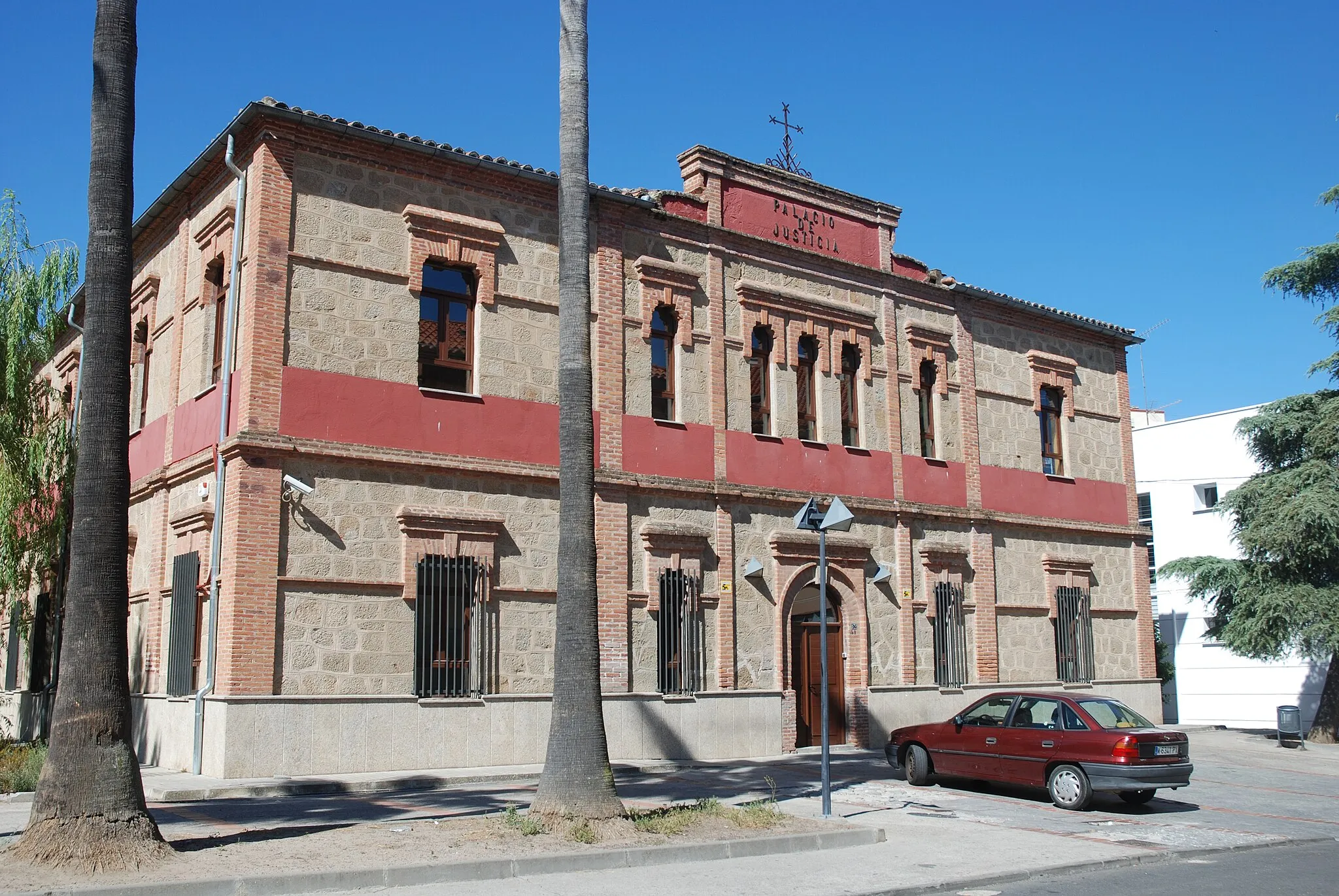 Photo showing: Juzgados (Navalmoral de la Mata)