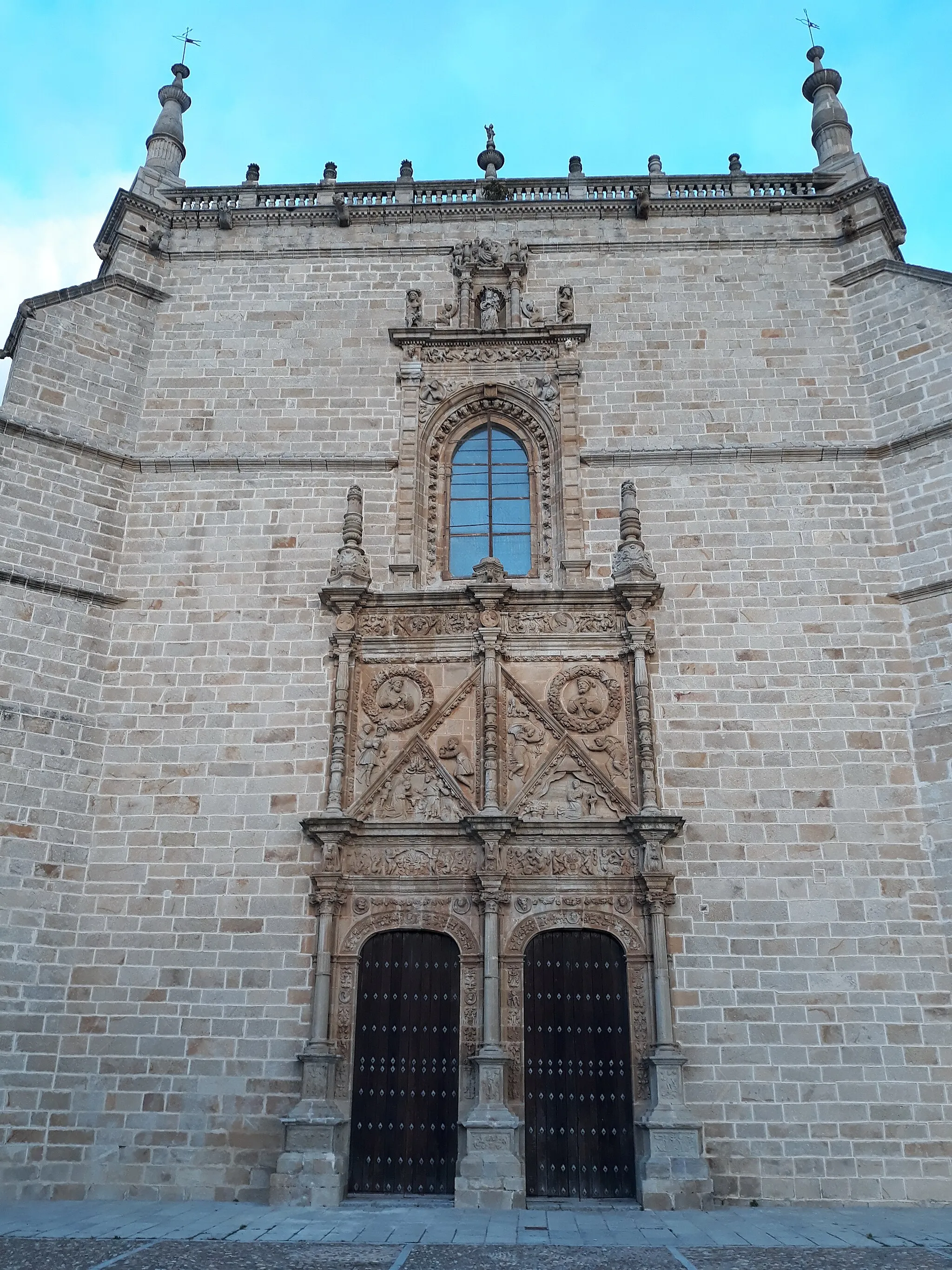 Photo showing: Vista general del Portal del Perdón de la Catedral de Santa María de la Asunción de la ciudad de Coria, Cáceres