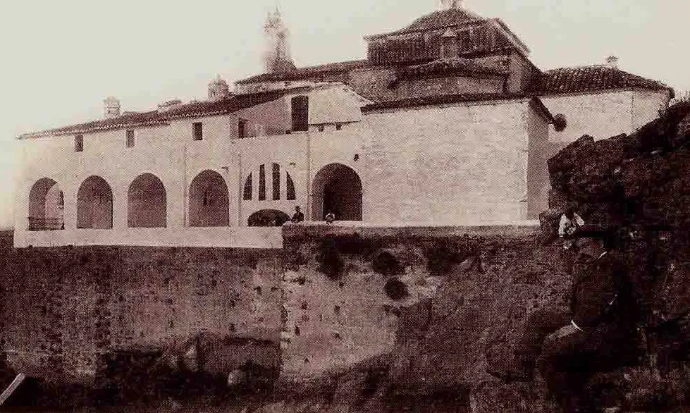 Photo showing: Santuario de la Montaña (Cáceres, España) en 1910.