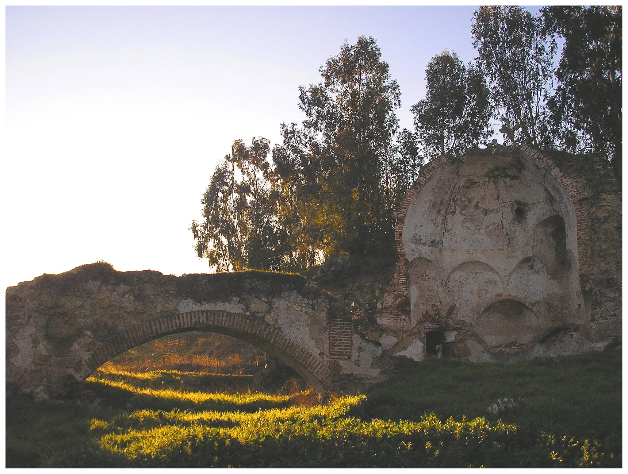 Photo showing: Ruinas conventu franciscanu Lobón (Baajós)