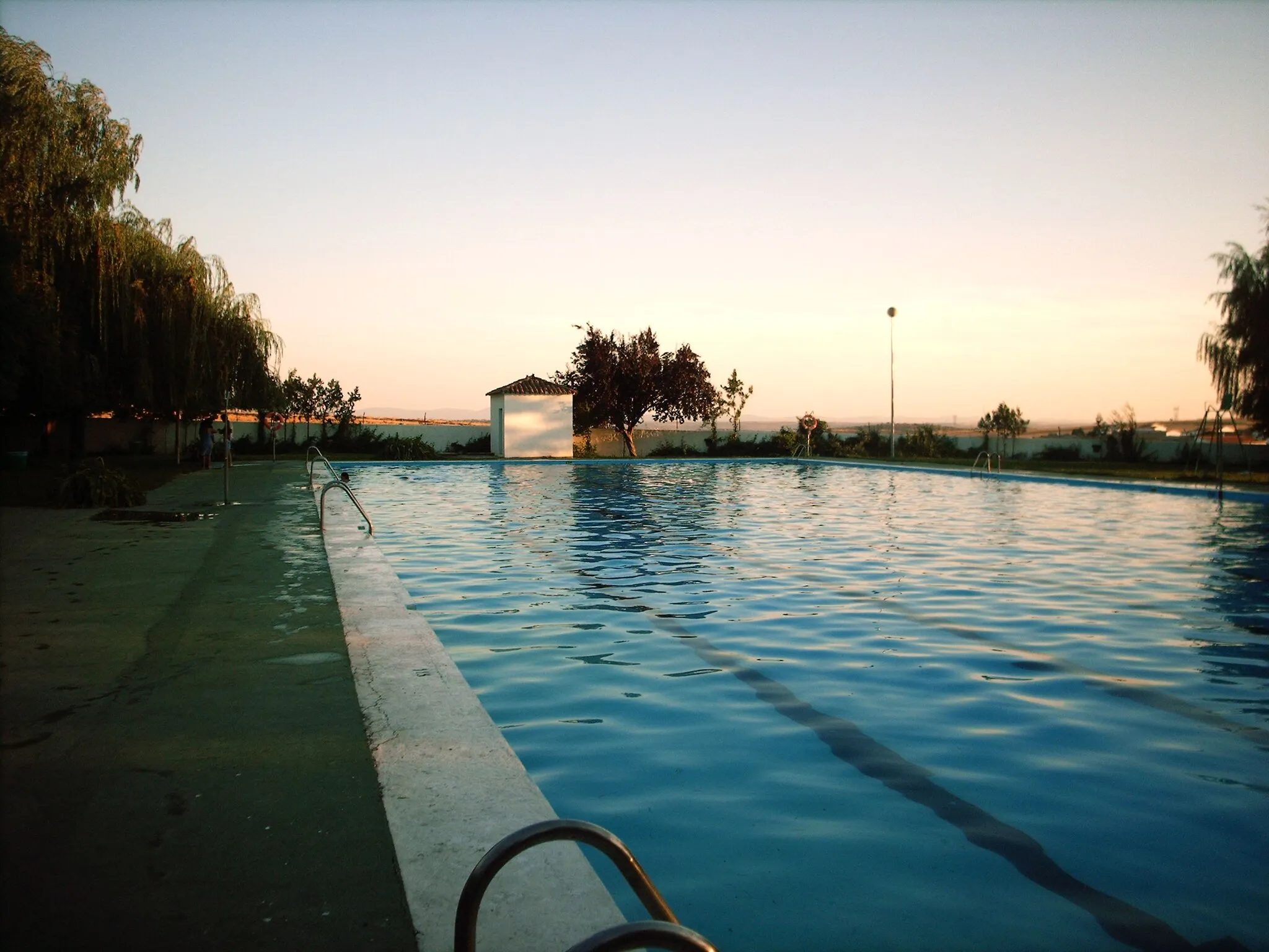 Photo showing: piscina municipal de medina de las torres