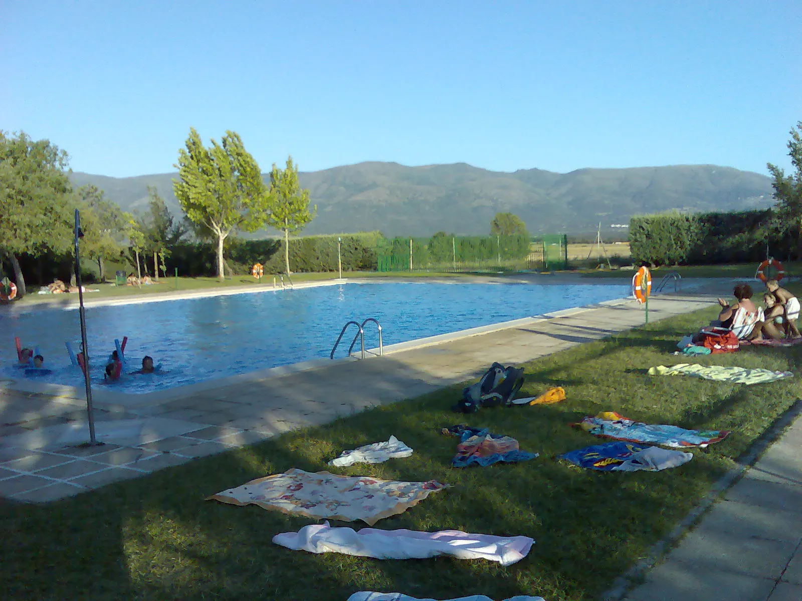 Photo showing: Fotografía de la piscina de Zarza de Granadilla, realizada el 16 de Julio de 2009.