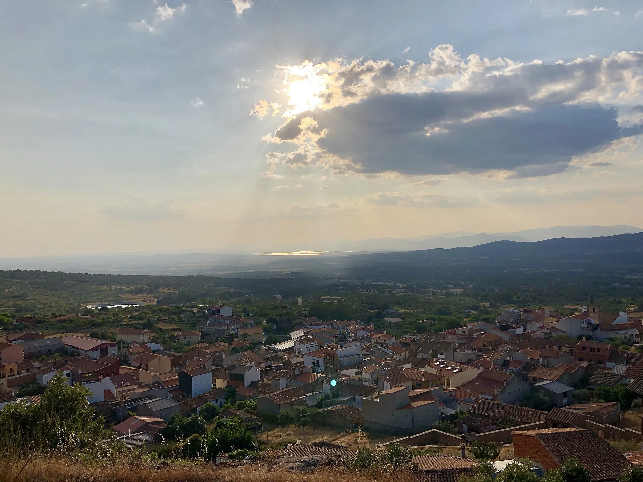 Photo showing: Vista de Gargantilla desde la Peña Llana, también conocida como la "Pella Llana".