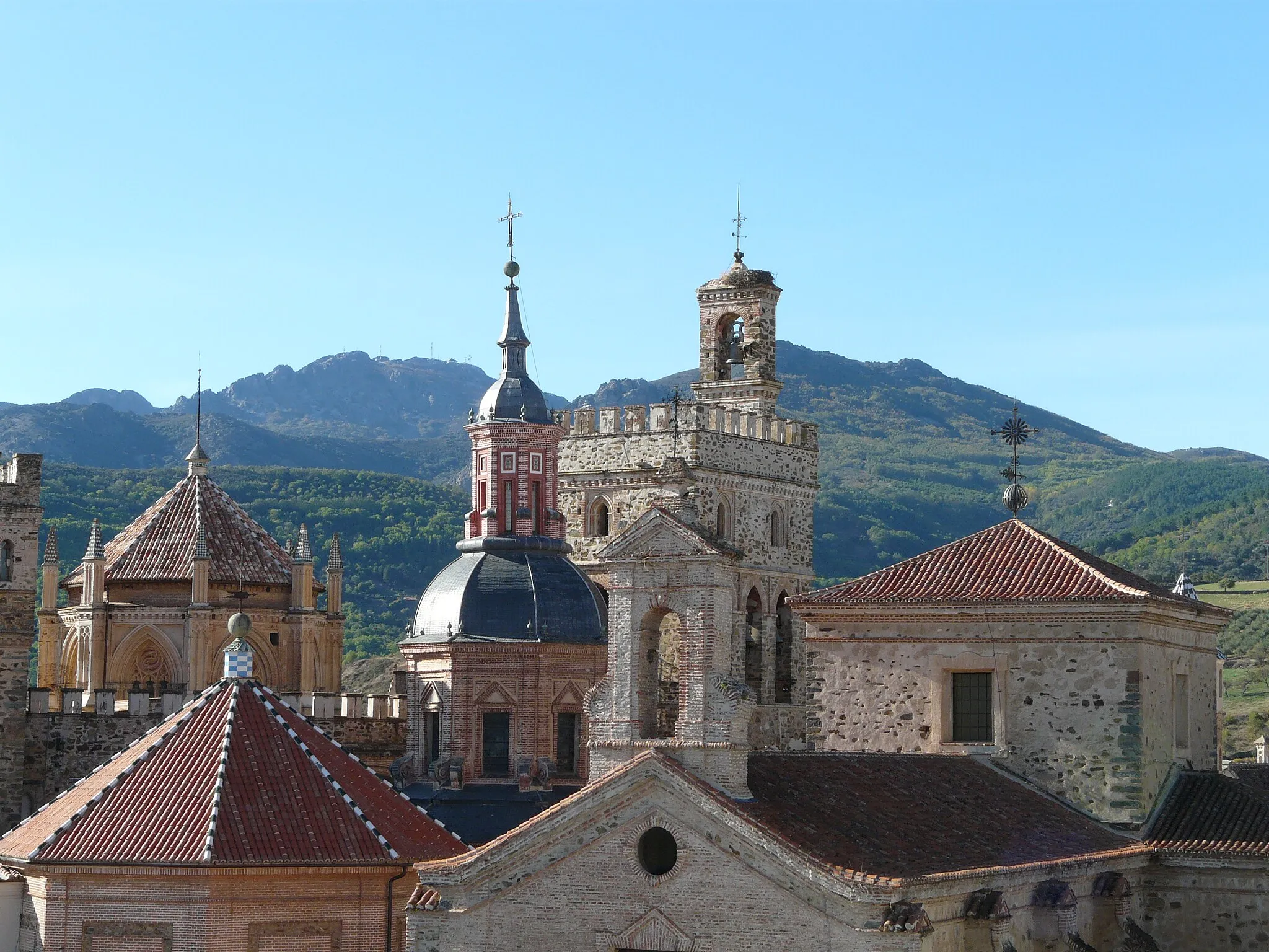 Photo showing: Roofs of Guadalupe monastery, Estremadura, Spain