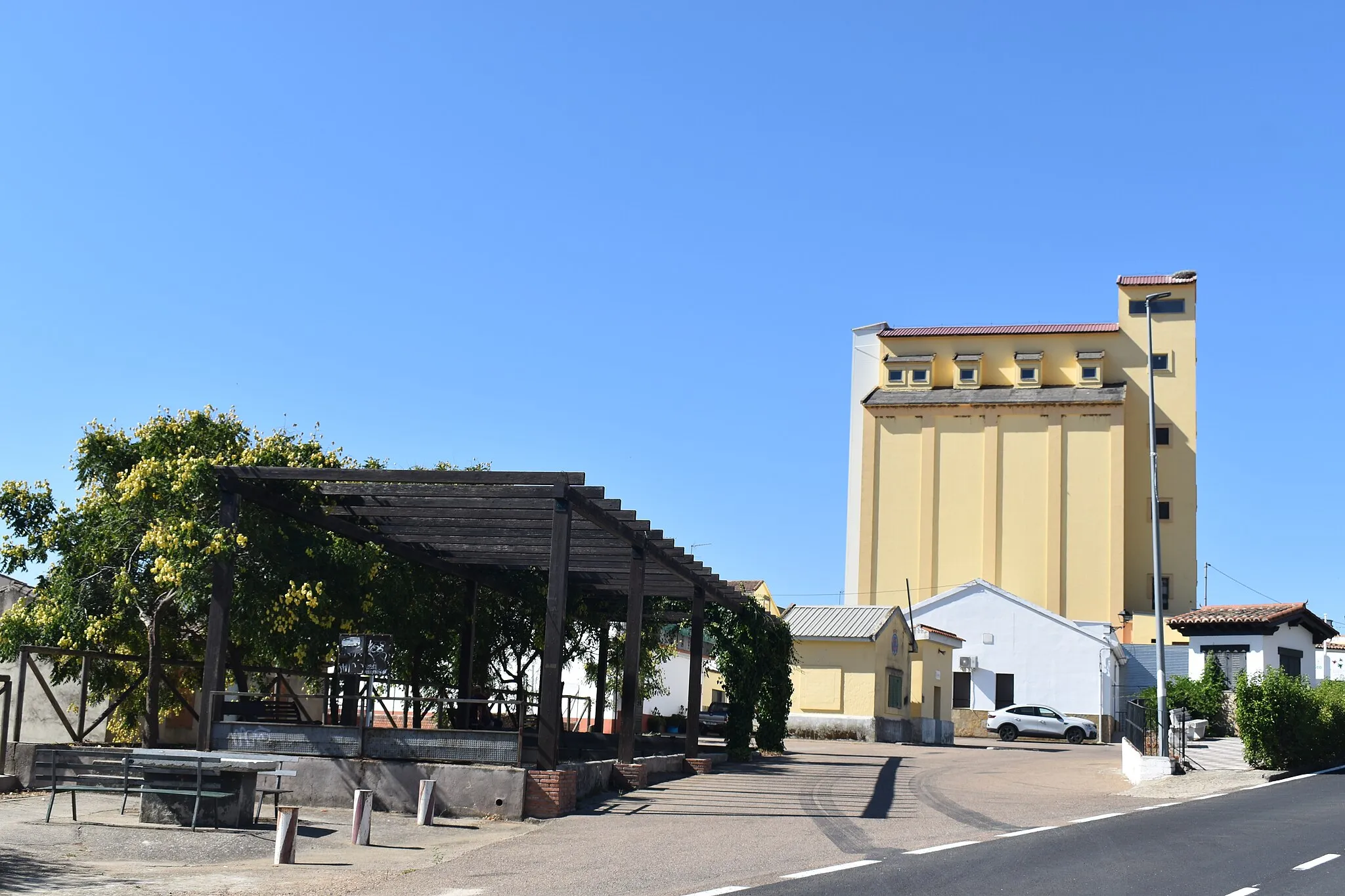 Photo showing: Silo de Alía