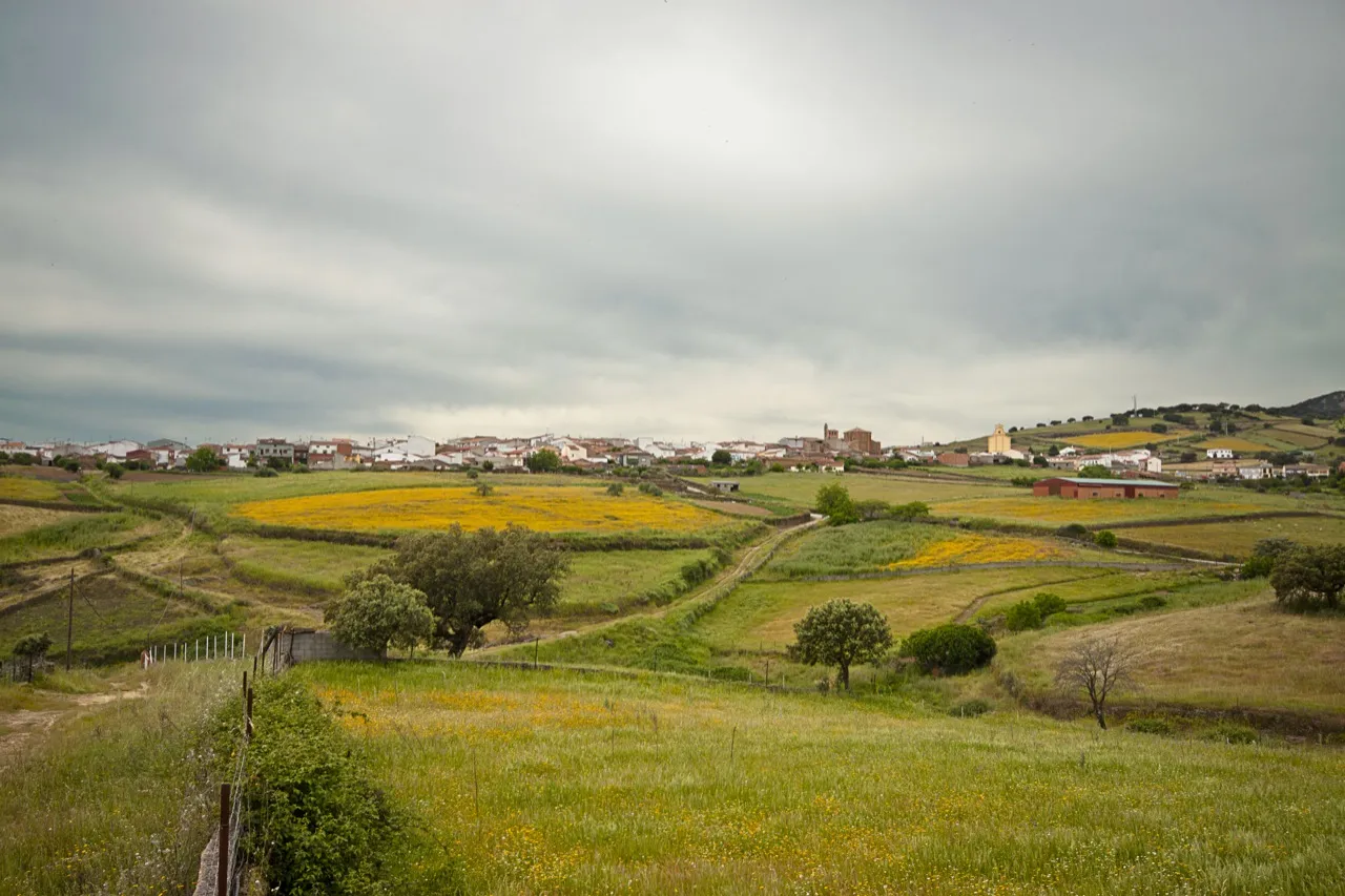 Photo showing: Alía desde la carretera