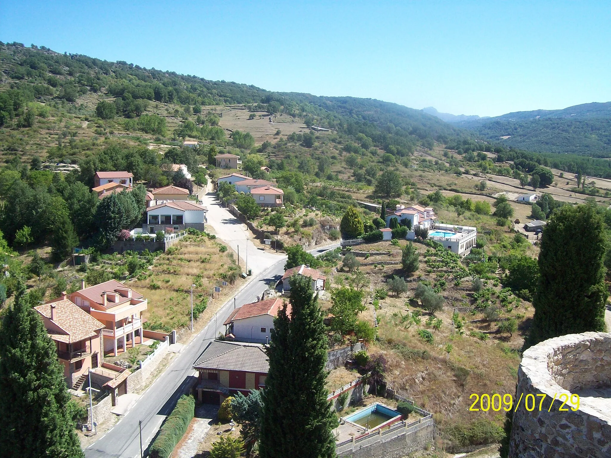 Photo showing: Semeya del llímite del pueblu