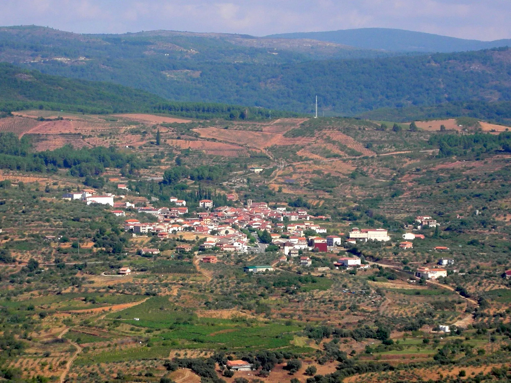 Photo showing: Vue générale depuis le sud de la commune de Sotoserrano en Espagne