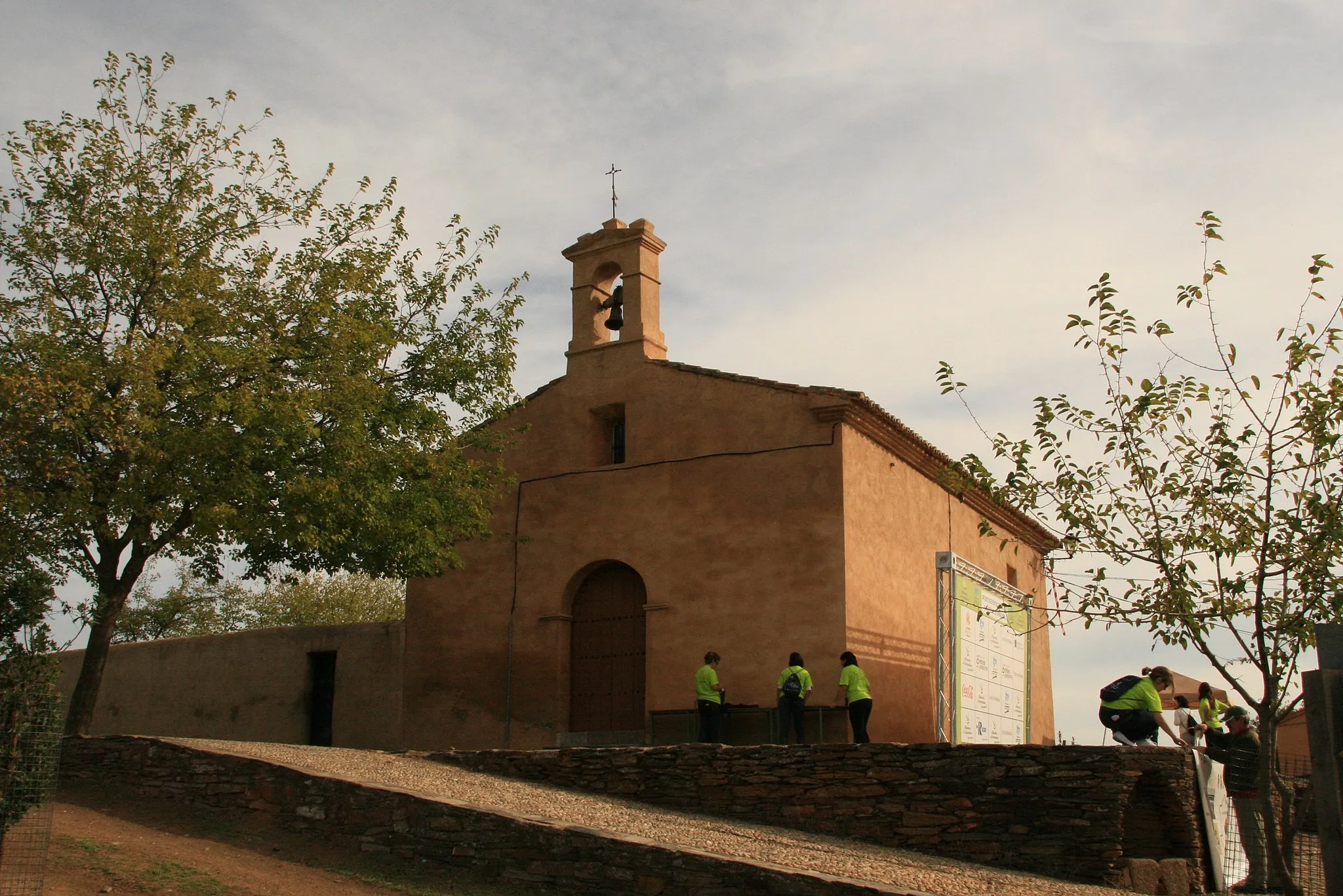 Photo showing: Ermita de Nuestra Señora del Socorro, en Villarreal de San Carlos, junto al P. N. de Monfragüe