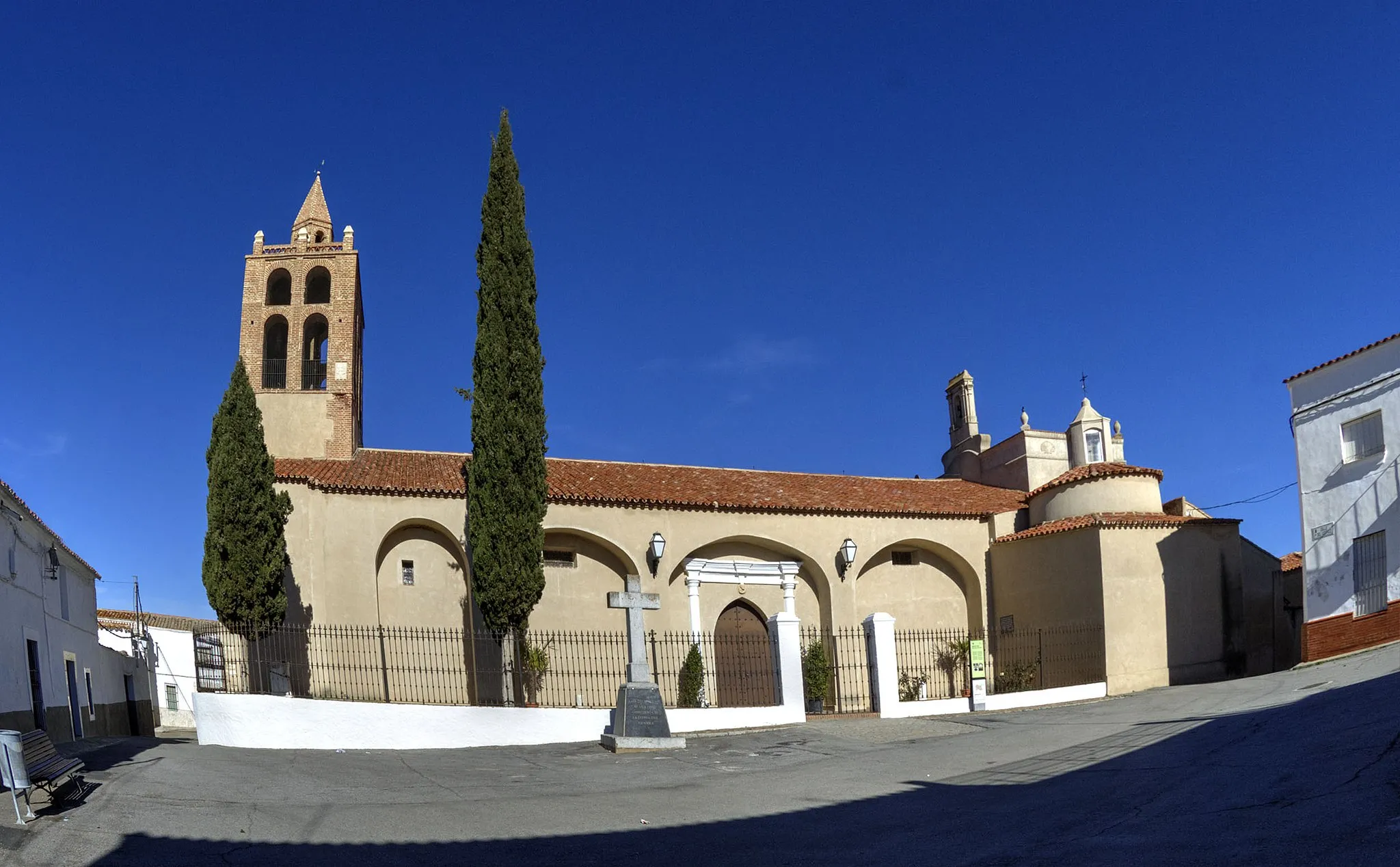 Photo showing: Iglesia parroquial en la Plaza de España de Valencia de las Torres, Badajoz.