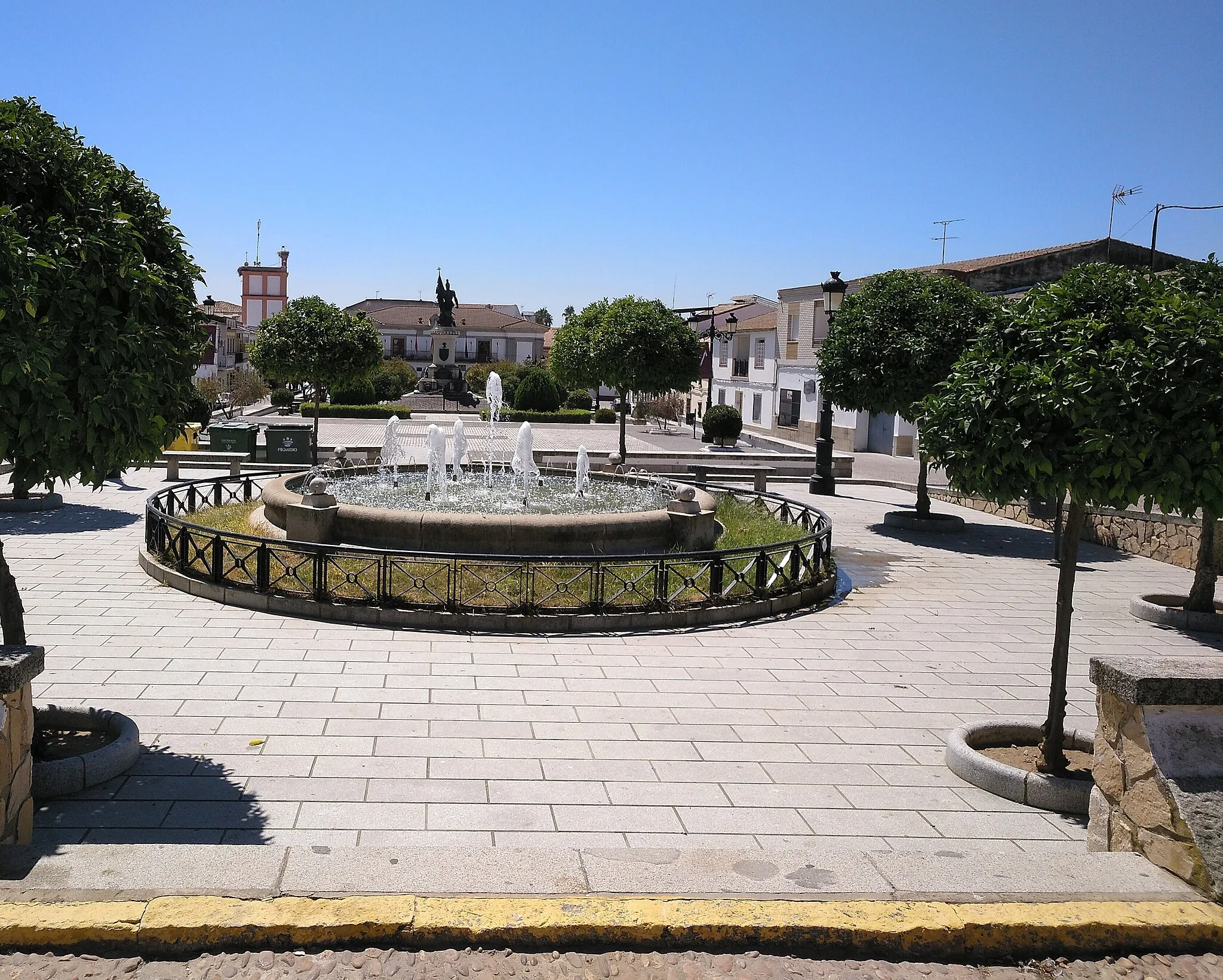 Photo showing: Plaza de Hernán Cortés (Medellín) y Monumento a Hernán Cortés