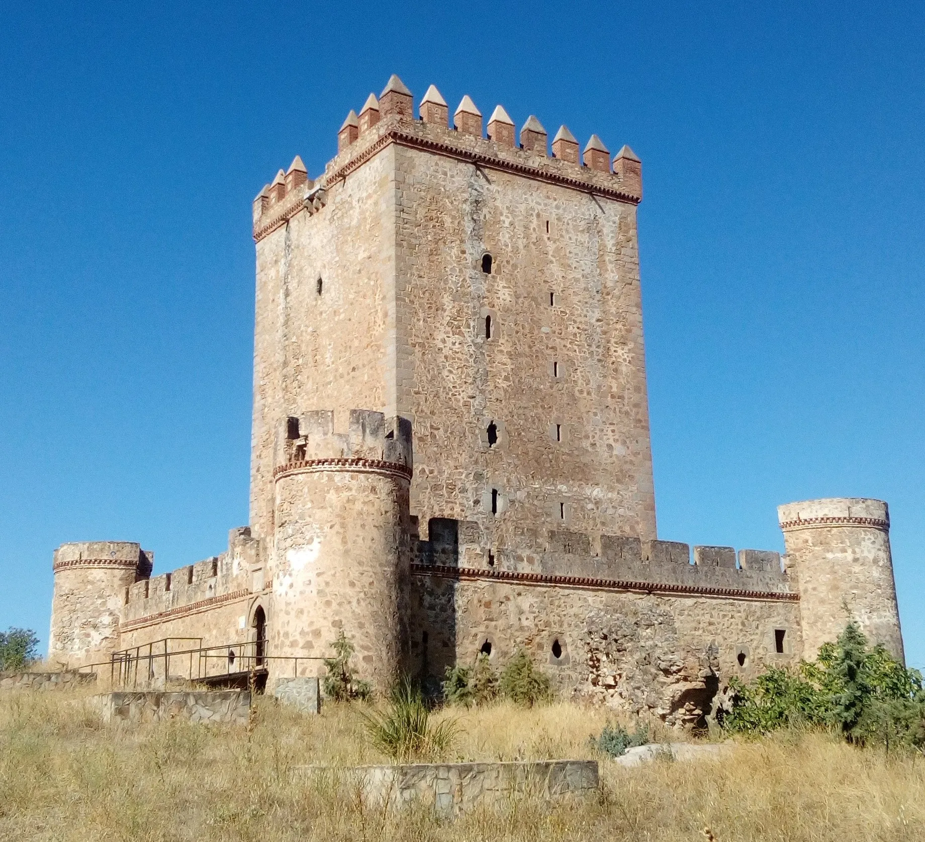 Photo showing: Gotic Castle s. XIV at Nogales, village sited in the province of Badajoz  Extremadura - Spain