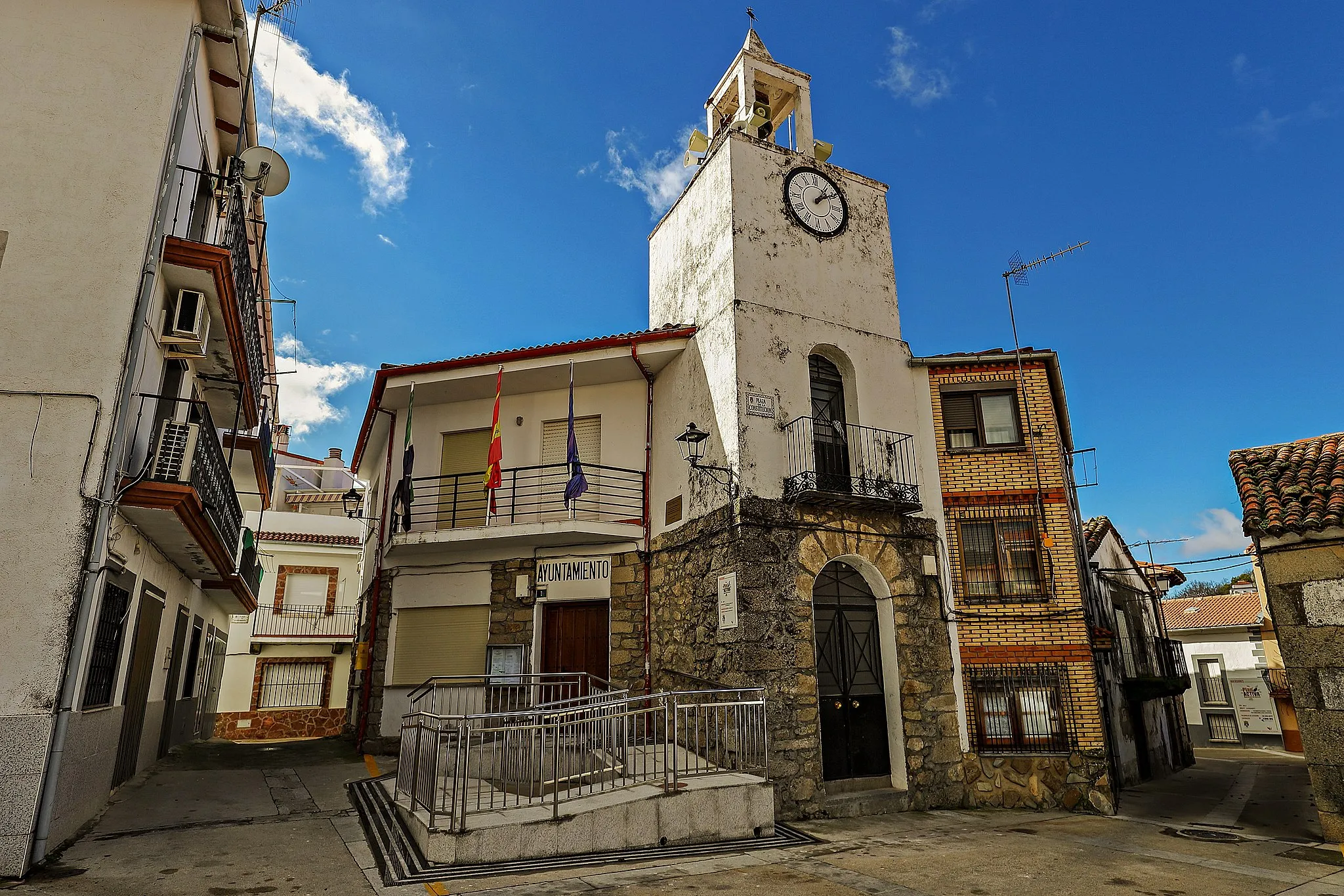 Photo showing: Cabezabellosa es un municipio de la comarca de Trasierra en la provincia de Cáceres.