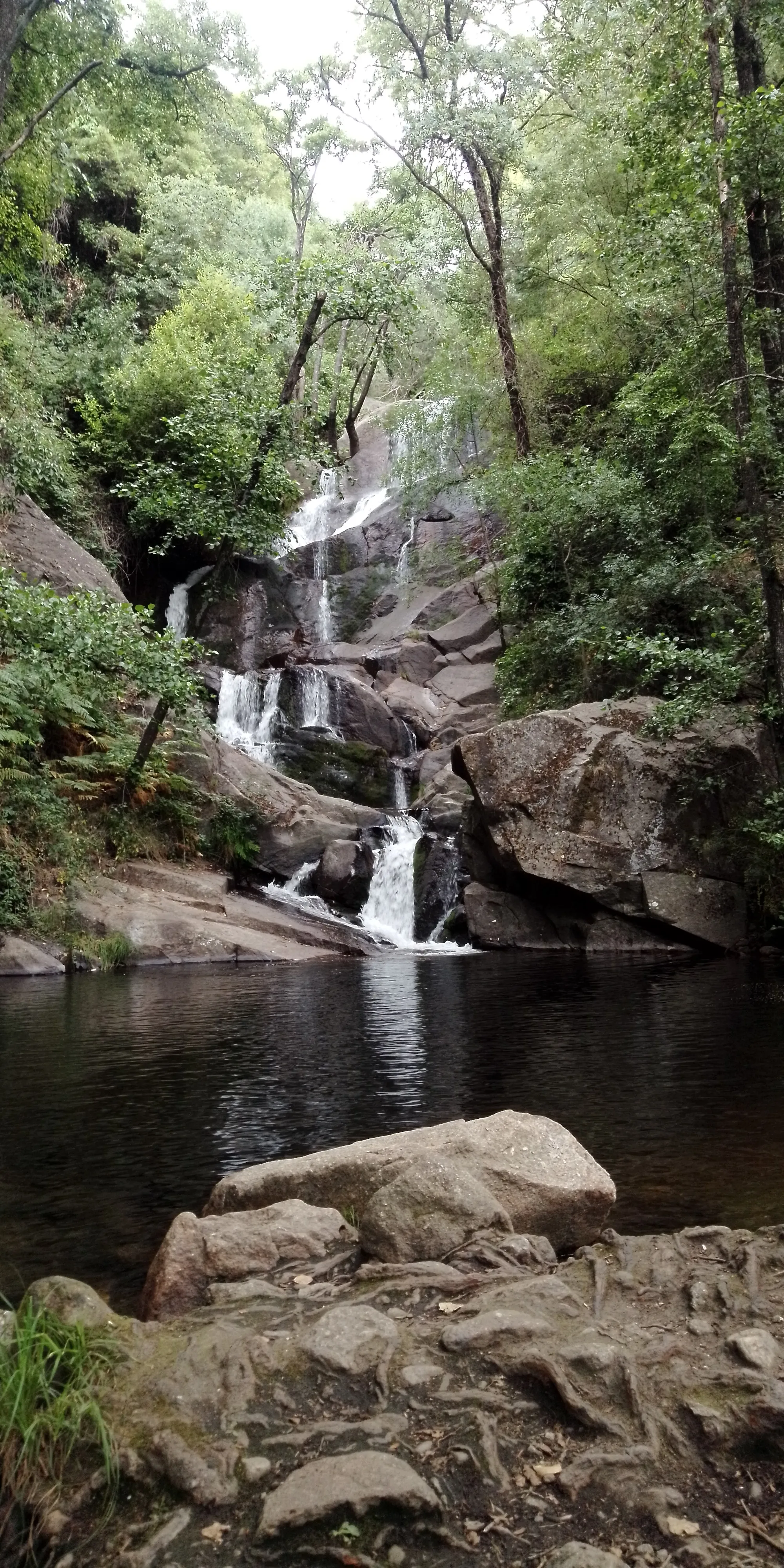 Photo showing: Cascada Las Nogaledas (Navaconcejo, Cáceres)