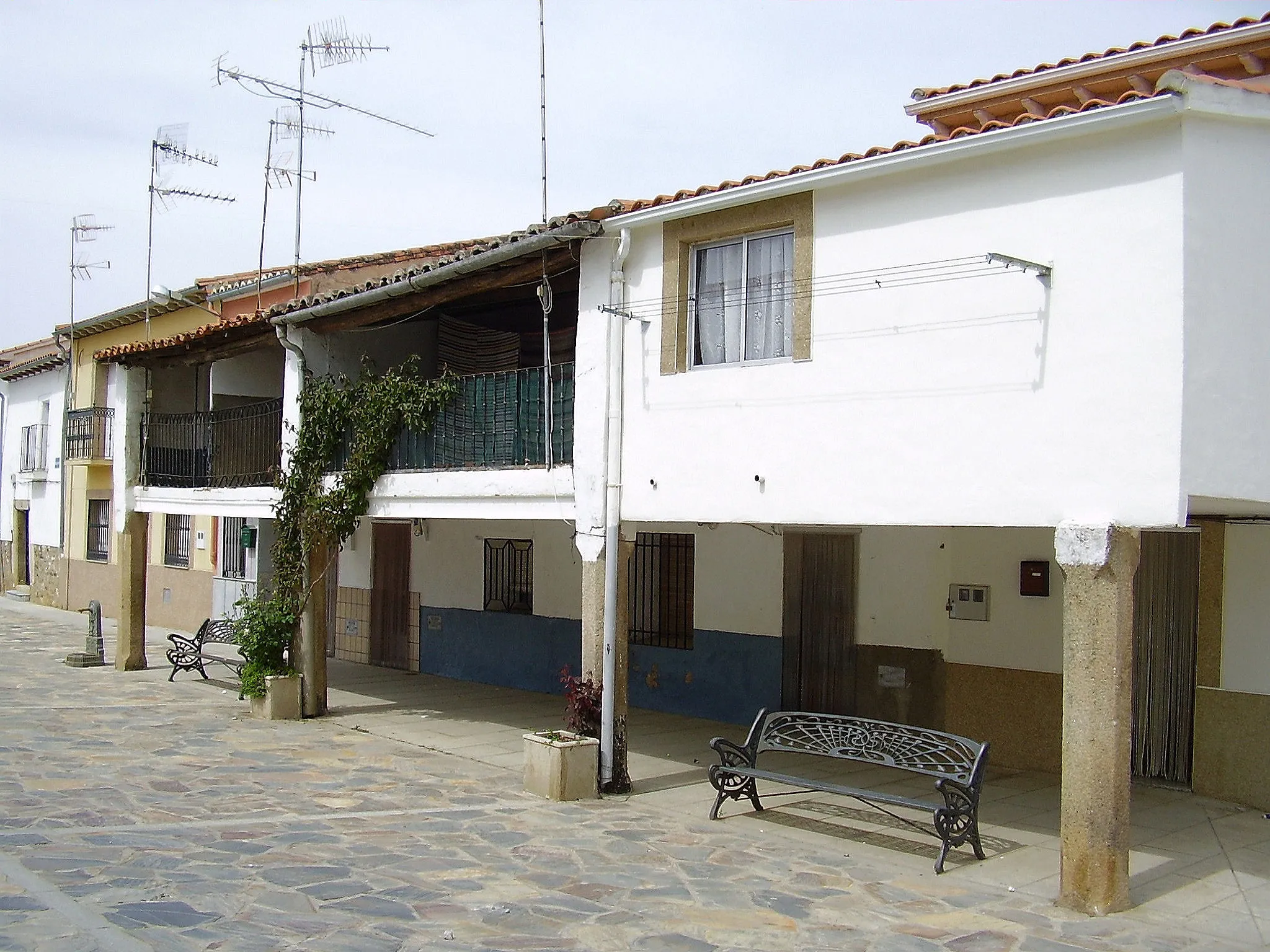 Photo showing: Casas típicas en Villa del Campo, provincia de Cáceres, España.