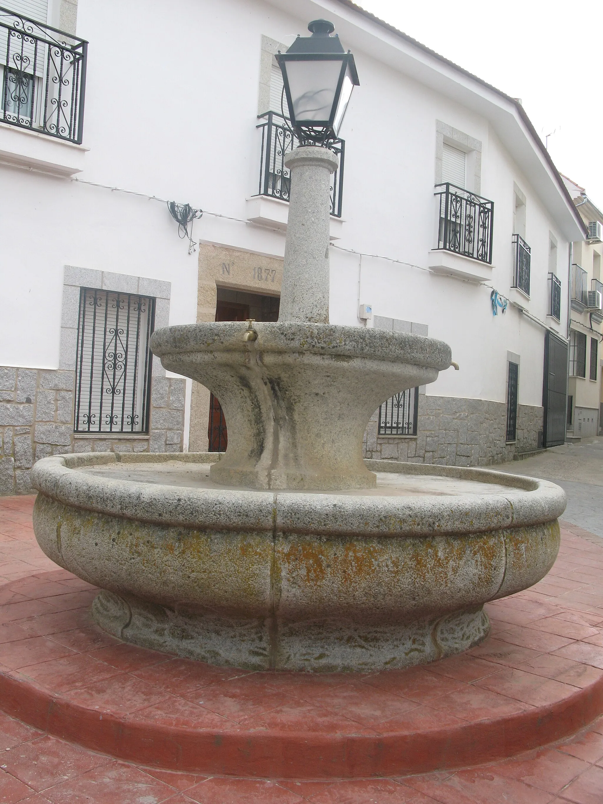 Photo showing: Fuente de la plaza de Demetrio Medina